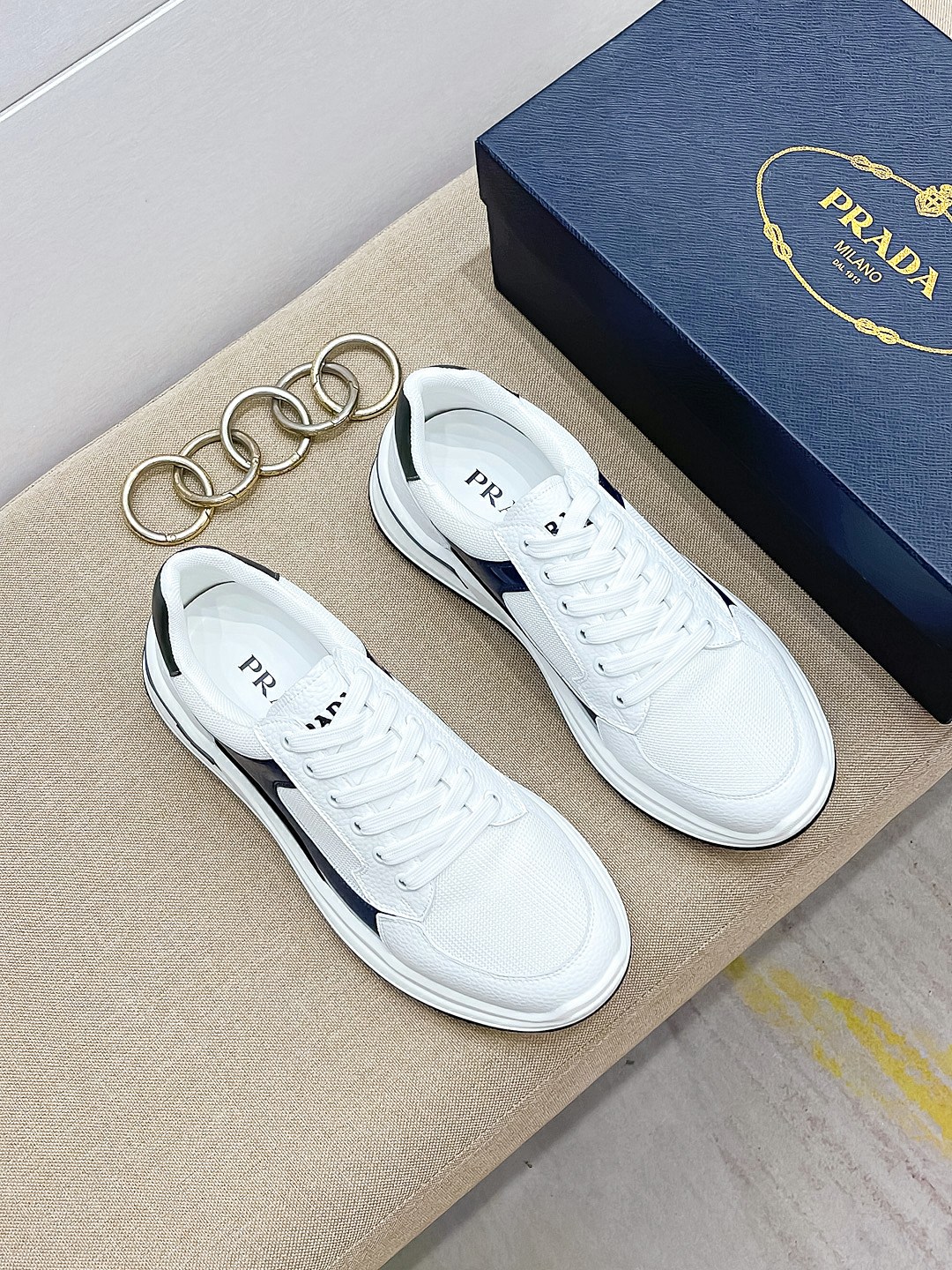 I5  Prada 普拉达 顶级原单，高品质原单牛货，顶级高丝光牛皮拼原版透气布料+进口滴胶，内里进口原版牛皮垫脚，原厂大底品质保证码38-44