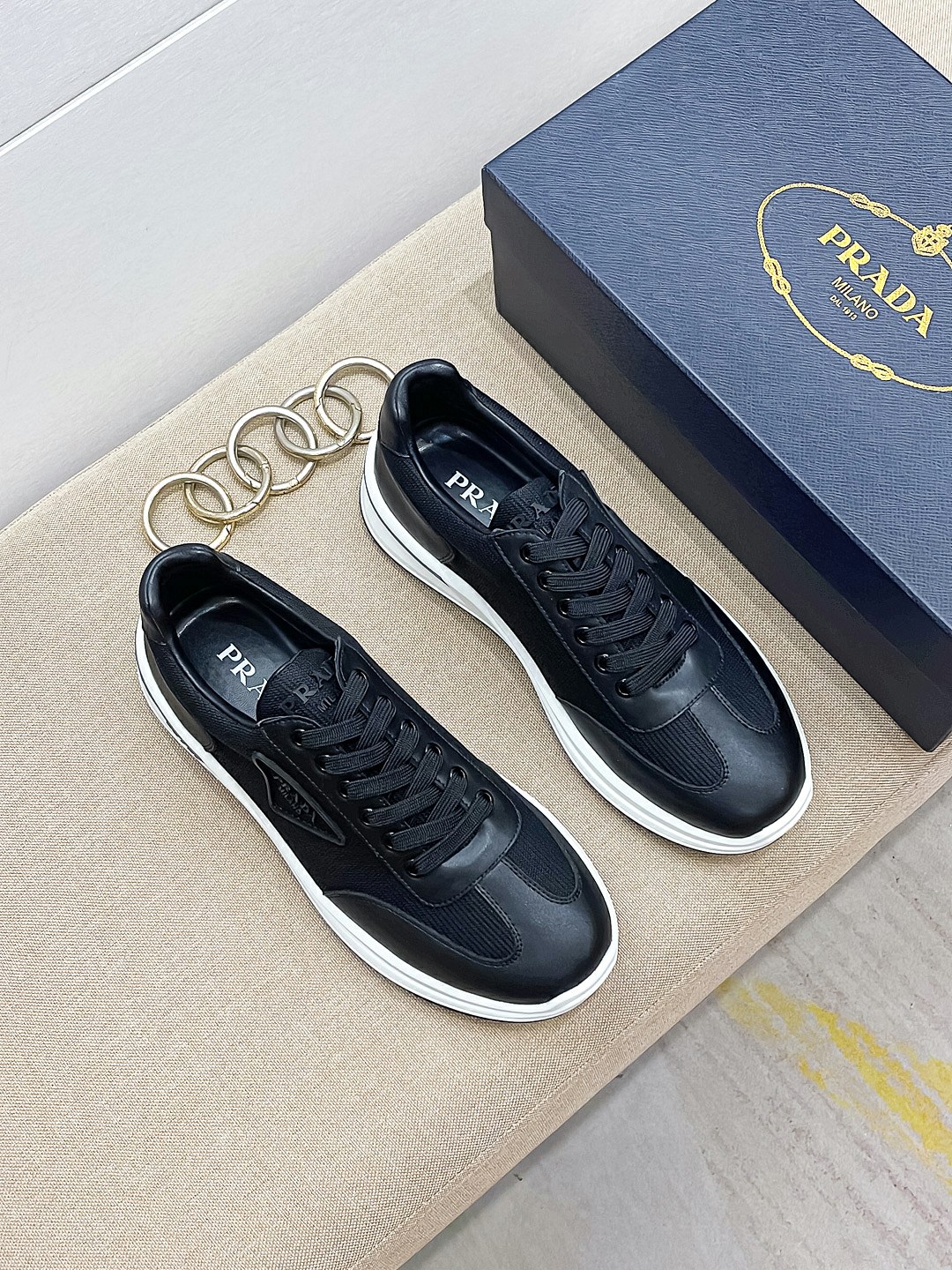 I5  Prada 普拉达 顶级原单，高品质原单牛货，顶级高丝光牛皮拼原版透气布料+进口滴胶，内里进口原版牛皮垫脚，原厂大底品质保证码38-44