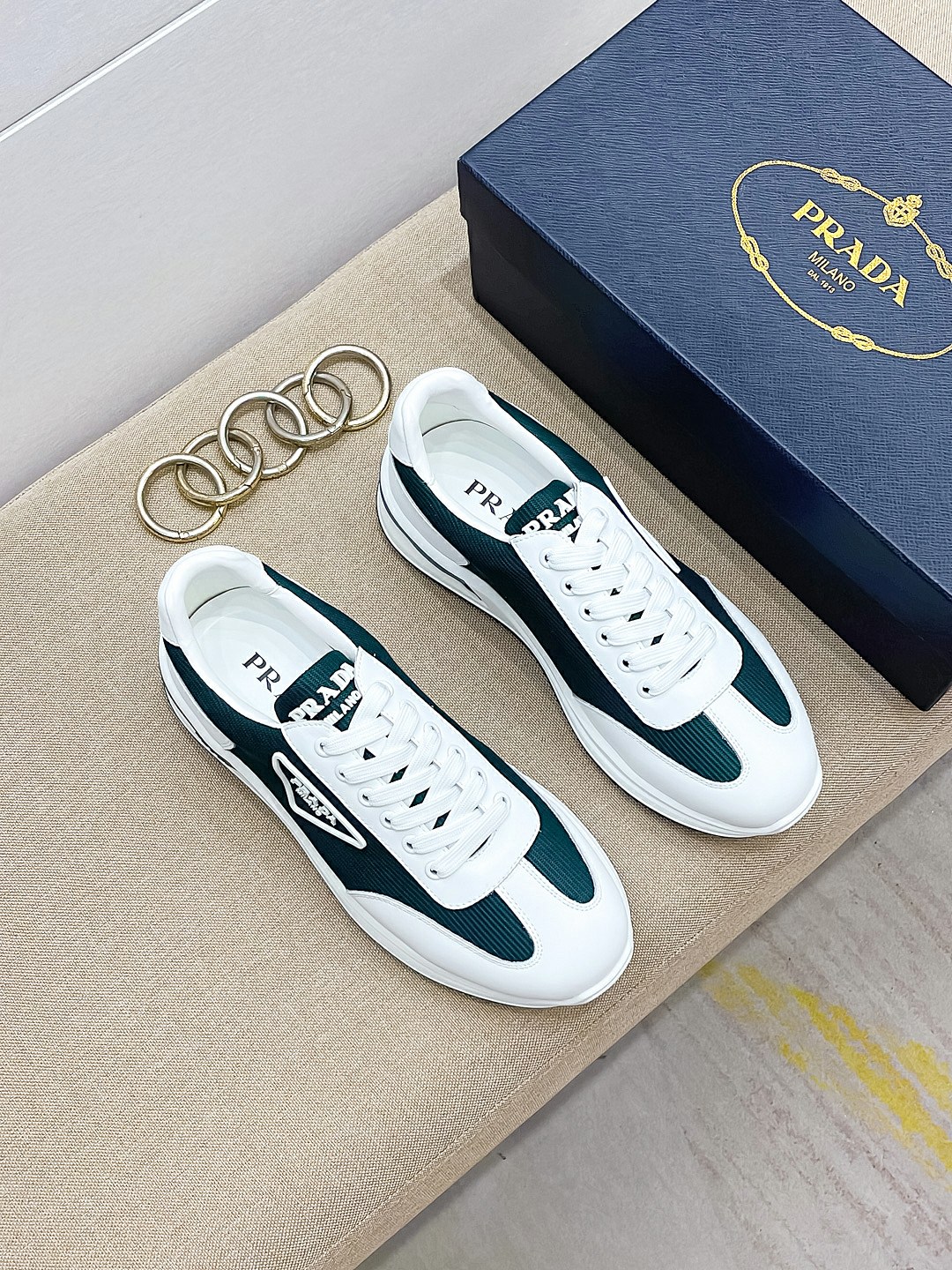 I5 Prada 普拉达 顶级原单，高品质原单牛货，顶级高丝光牛皮拼原版透气布料+进口滴胶，内里进口原版牛皮垫脚，原厂大底品质保证码38-44