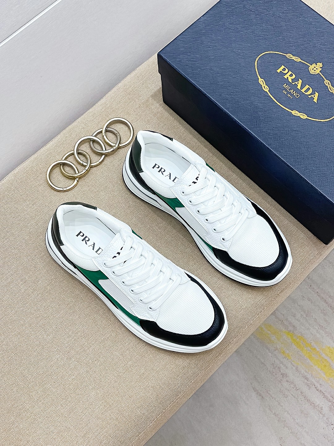 I5 Prada 普拉达 顶级原单，高品质原单牛货，顶级高丝光牛皮拼原版透气布料+进口滴胶，内里进口原版牛皮垫脚，原厂大底品质保证码38-44