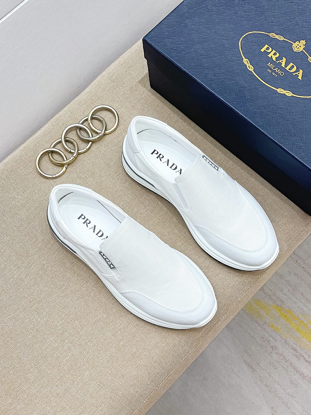 I0  Prada 普拉达 顶级原单，高品质原单牛货，顶级高丝光牛皮拼原版透气布料+进口滴胶，内里进口原版牛皮垫脚，原厂大底品质保证码38-44