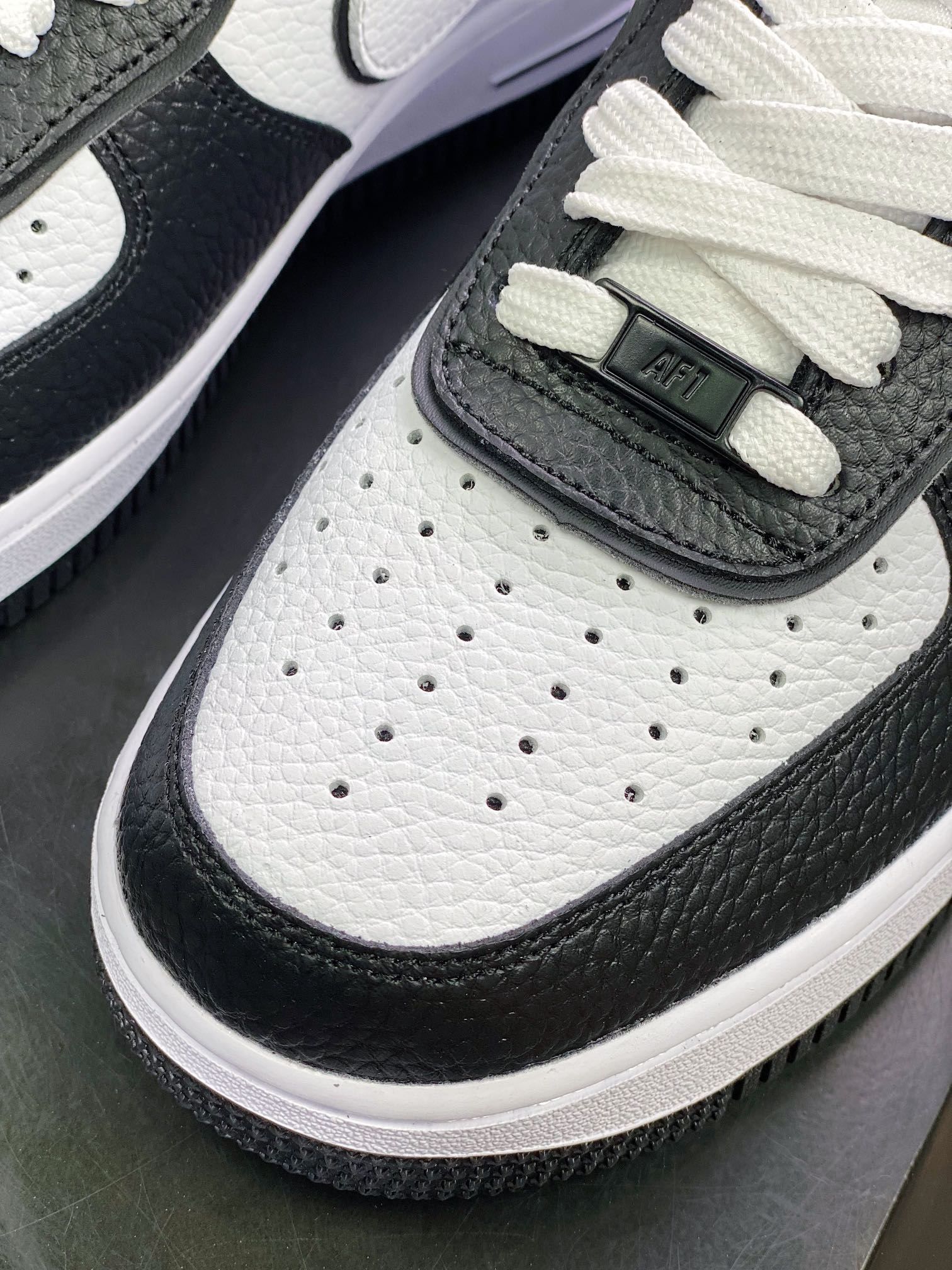 200 Air Force 1'07 Low”Black/White/Panda空军一号经典低帮“二代黑白熊猫小四钩”DX3115-100