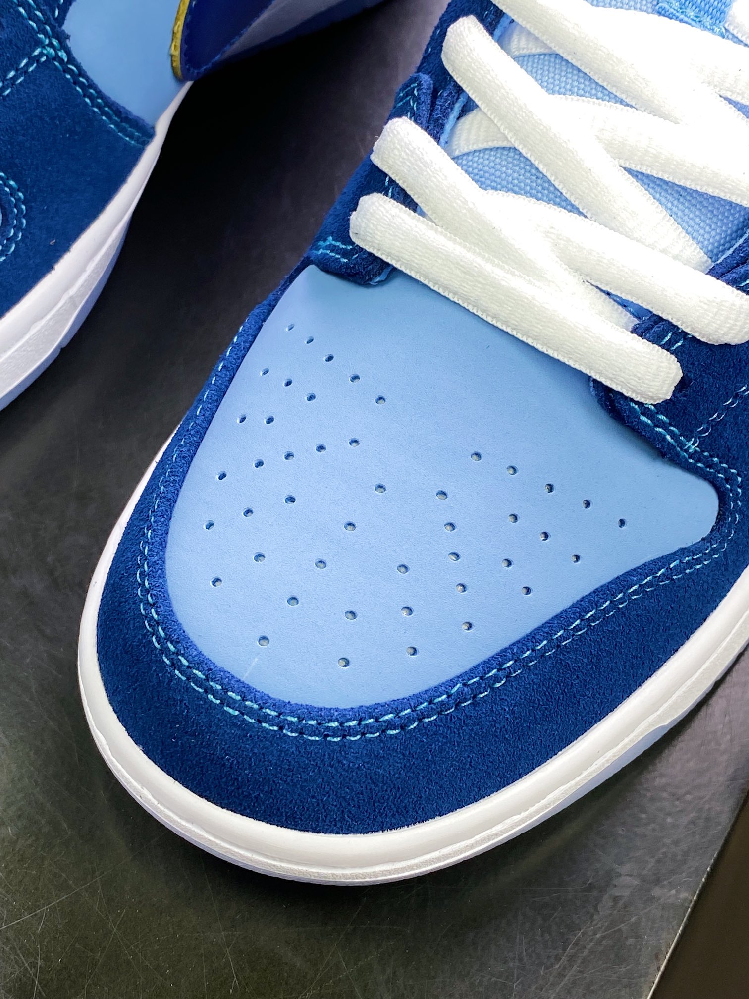 300 Why So Sad x SB Dunk Low Pro”Decon Why SO Sad”扣篮系列低帮板鞋DX5549-400