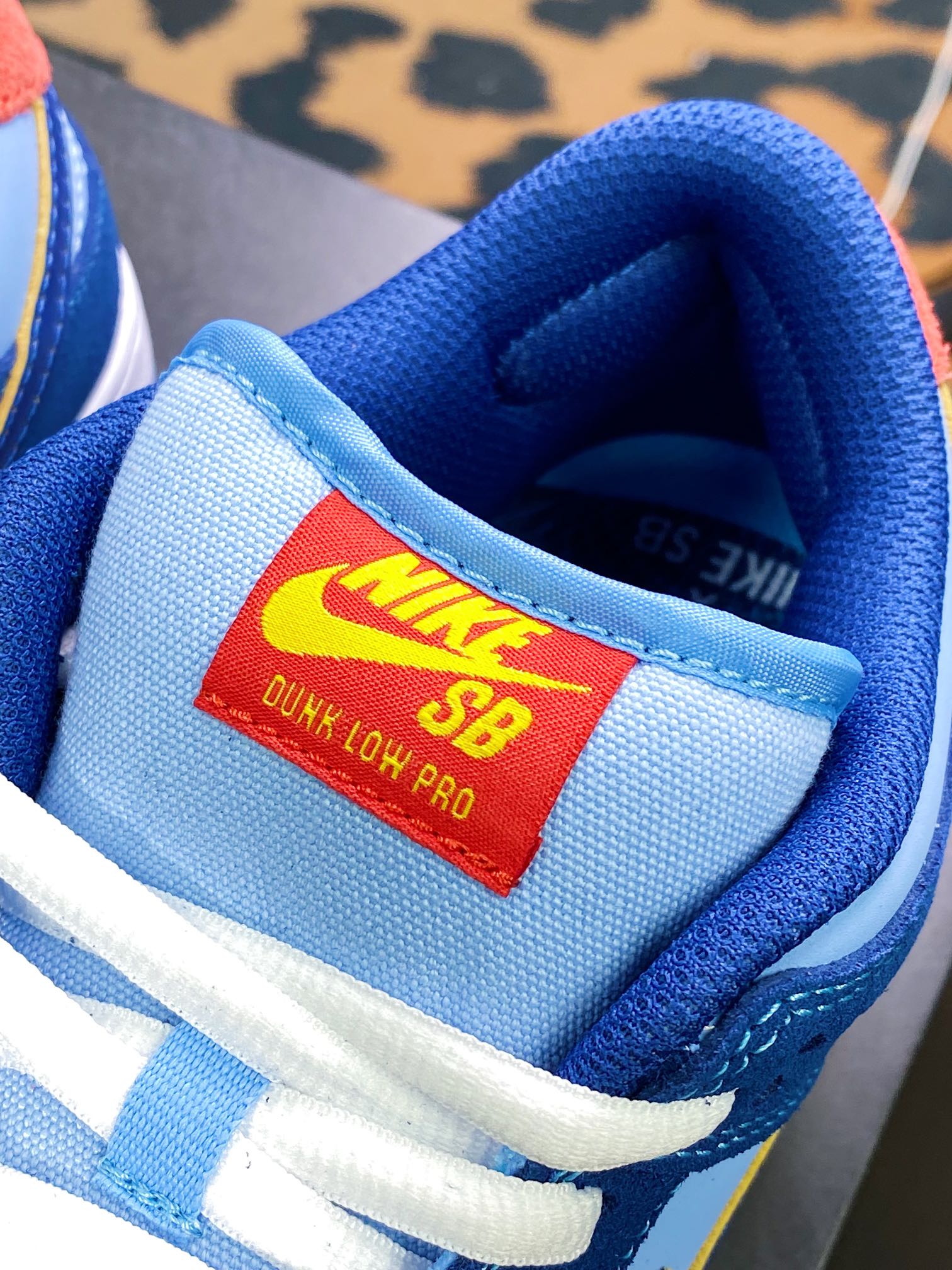 300 Why So Sad x SB Dunk Low Pro”Decon Why SO Sad”扣篮系列低帮板鞋DX5549-400