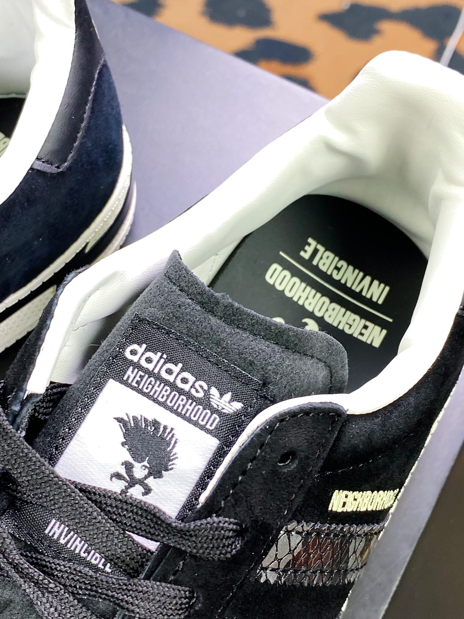 Brand NEIGHBORHOOD x Taiwan trendy sneaker famous INVINCIBLE x Originals Campus College series classic retro low top sneakers GW8852