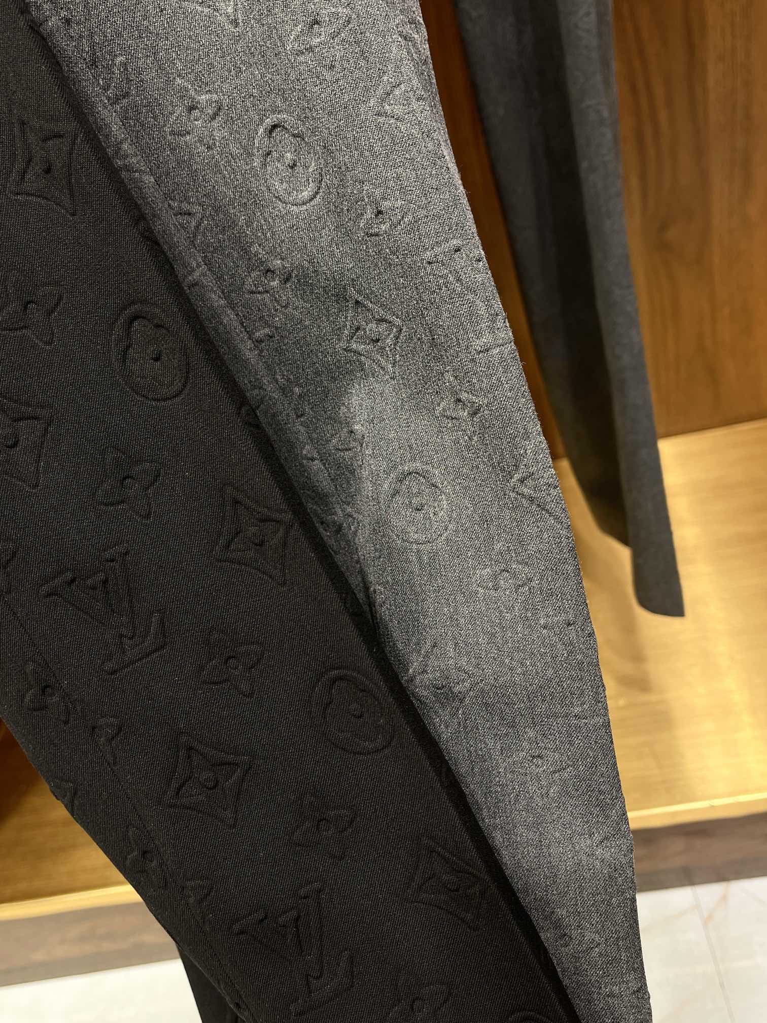 路易重磅精炼剪裁压花套西,高端男士系列时尚商务羊毛西装套装