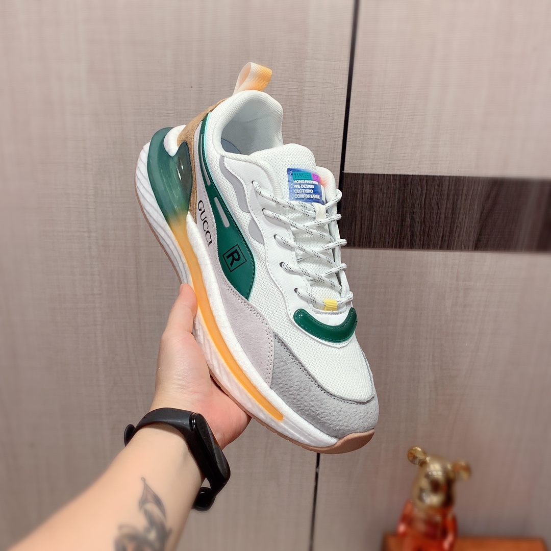 J0  Gucci  古奇   最新爆款休闲鞋，顶端品牌奢侈～代购，顶级～质量。专柜同卖产品鞋面選用进口透气网布材质透气运动内里精细做工。原版个性时尚柔软橡膠耐磨防滑大底，上脚轻巧舒适，实物拍摄實物更好看，002码: 38-43。2色可选