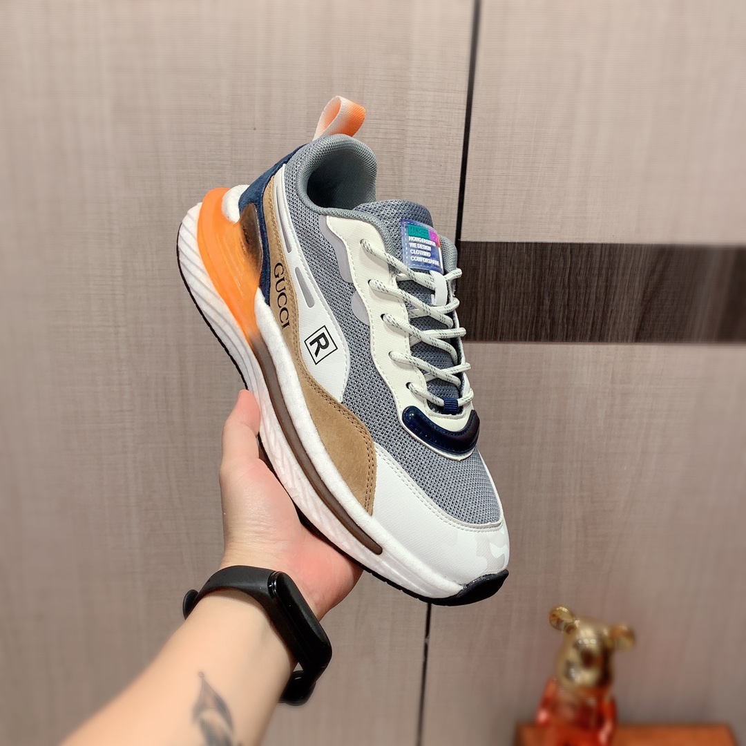 J0  Gucci  古奇   最新爆款休闲鞋，顶端品牌奢侈～代购，顶级～质量。专柜同卖产品鞋面選用进口透气网布材质透气运动内里精细做工。原版个性时尚柔软橡膠耐磨防滑大底，上脚轻巧舒适，实物拍摄實物更好看，002码: 38-43。2色可选”},”videoUrl”:”