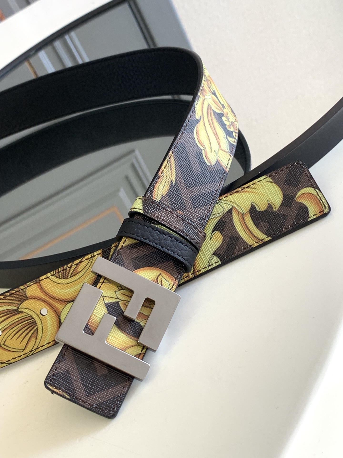 Fendi 五金做工精细 线条流畅 表面光滑 𝐙𝐏电镀工艺 香港通关【𝐇𝐀𝐀𝐒】 进口皮料
