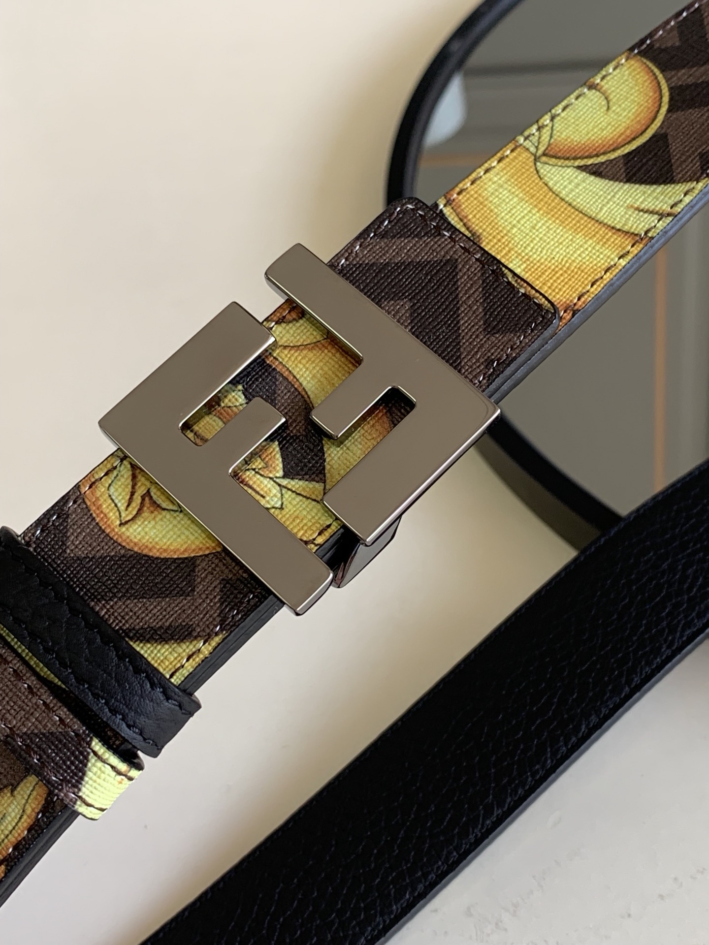 Fendi 五金做工精细 线条流畅 表面光滑 𝐙𝐏电镀工艺 香港通关【𝐇𝐀𝐀𝐒】 进口皮料