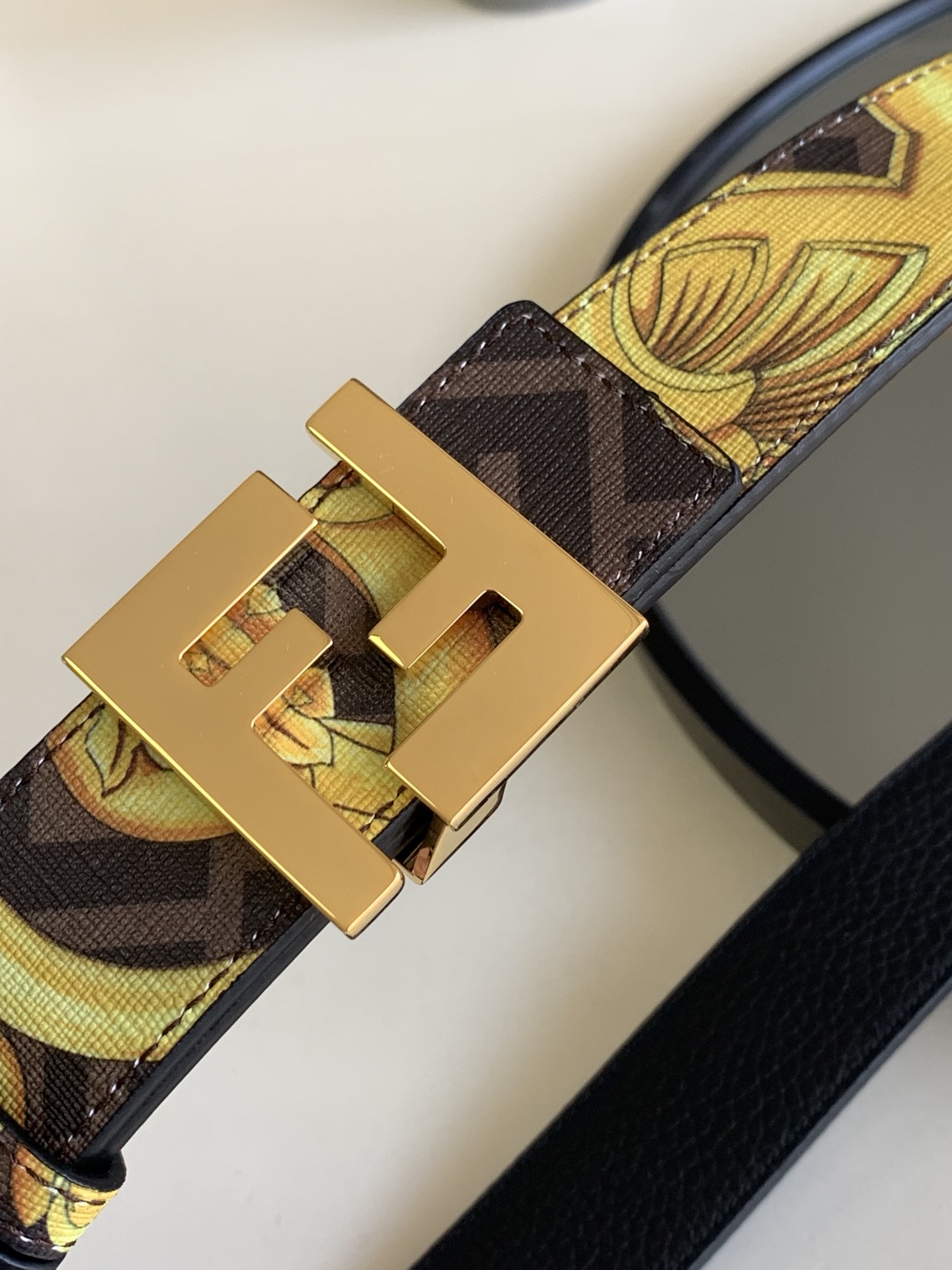 Fendi 五金做工精细 线条流畅 表面光滑 𝐙𝐏电镀工艺 香港通关【𝐇𝐀𝐀𝐒】 进口皮料