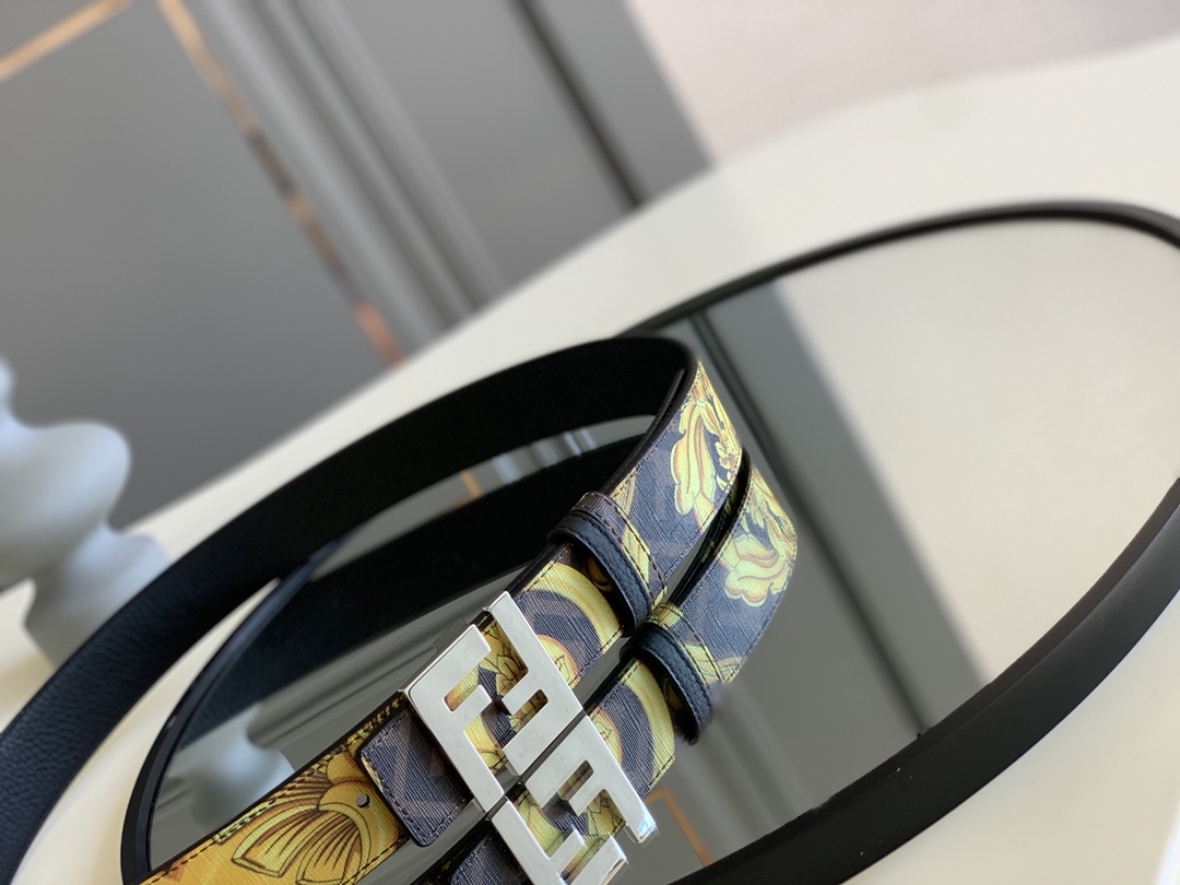 Fendi 五金做工精细 线条流畅 表面光滑 𝐙𝐏电镀工艺 香港通关【𝐇𝐀𝐀𝐒】 进口皮料