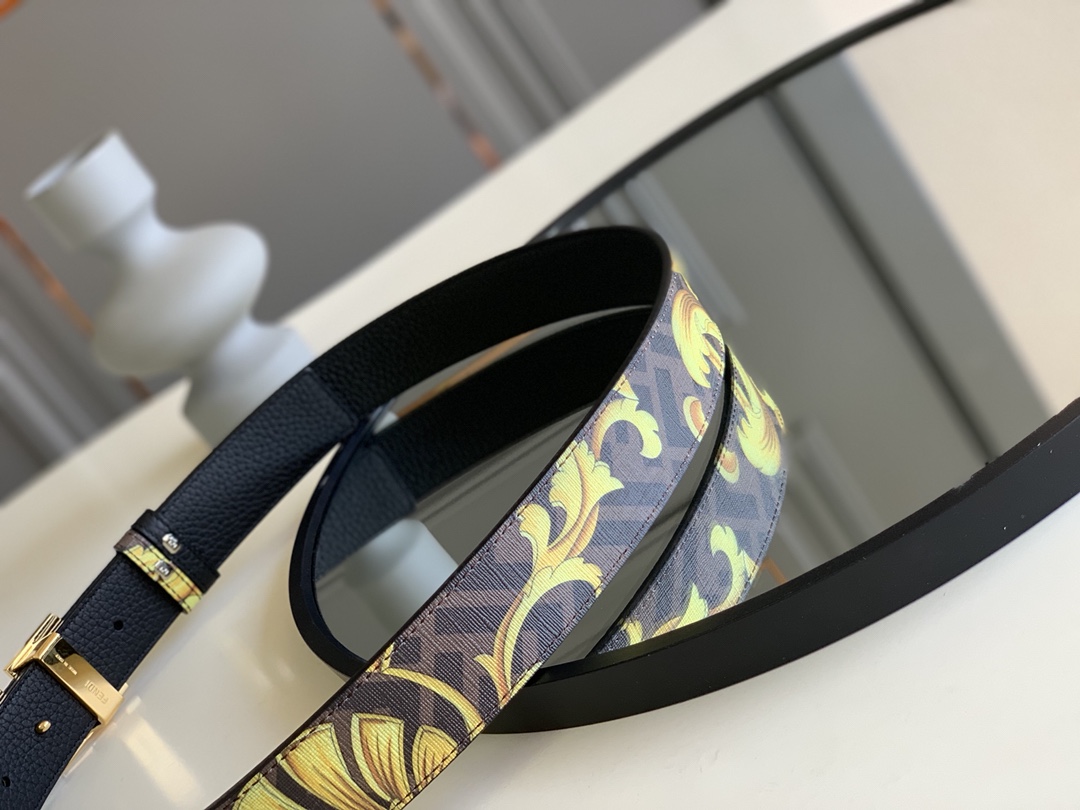 Fendi 五金做工精细 线条流畅 表面光滑 𝐙𝐏电镀工艺 香港通关【𝐇𝐀𝐀𝐒】 进口皮料