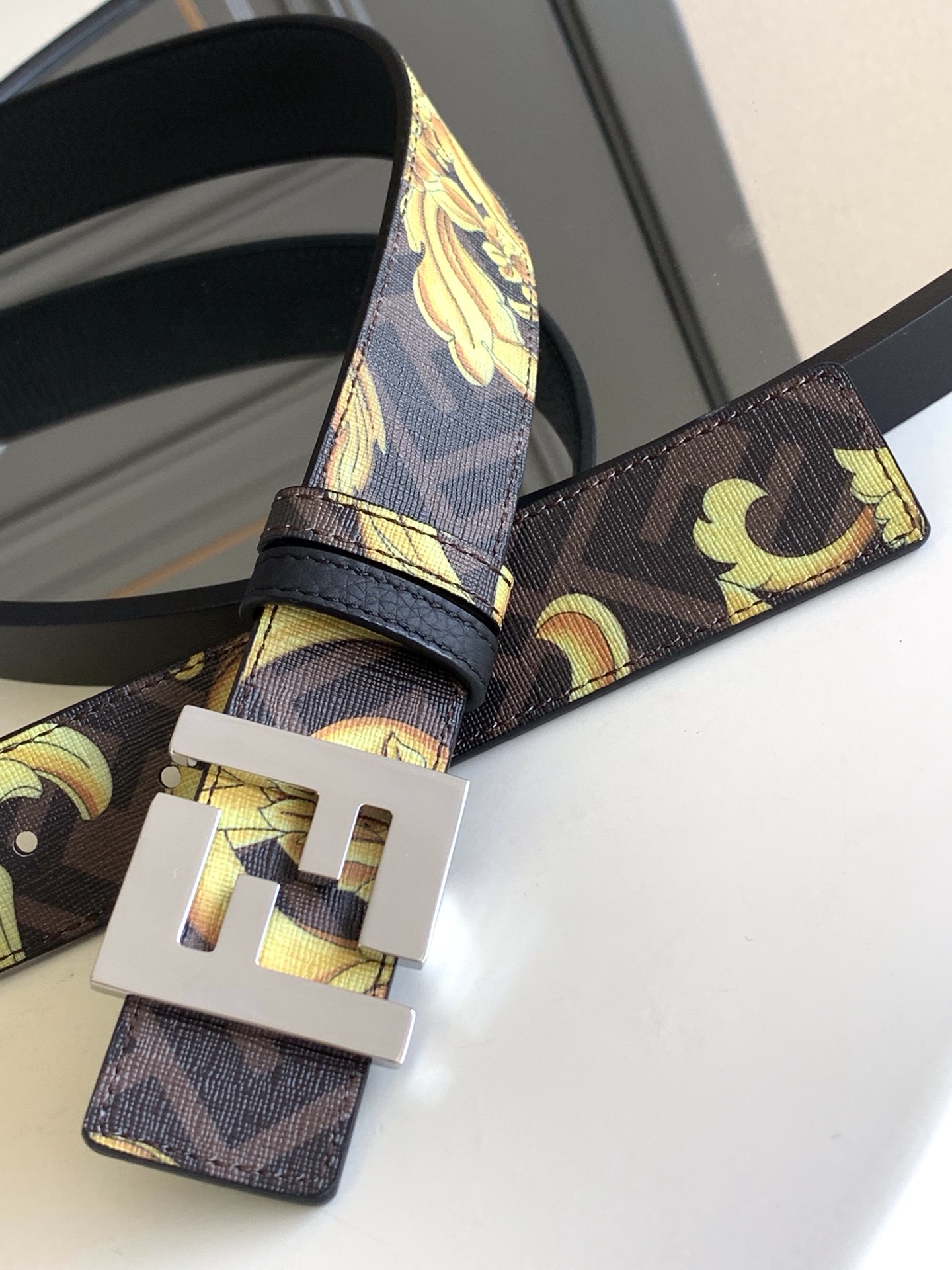 Fendi 五金做工精细 线条流畅 表面光滑 𝐙𝐏电镀工艺 香港通关【𝐇𝐀𝐀𝐒】 进口皮料