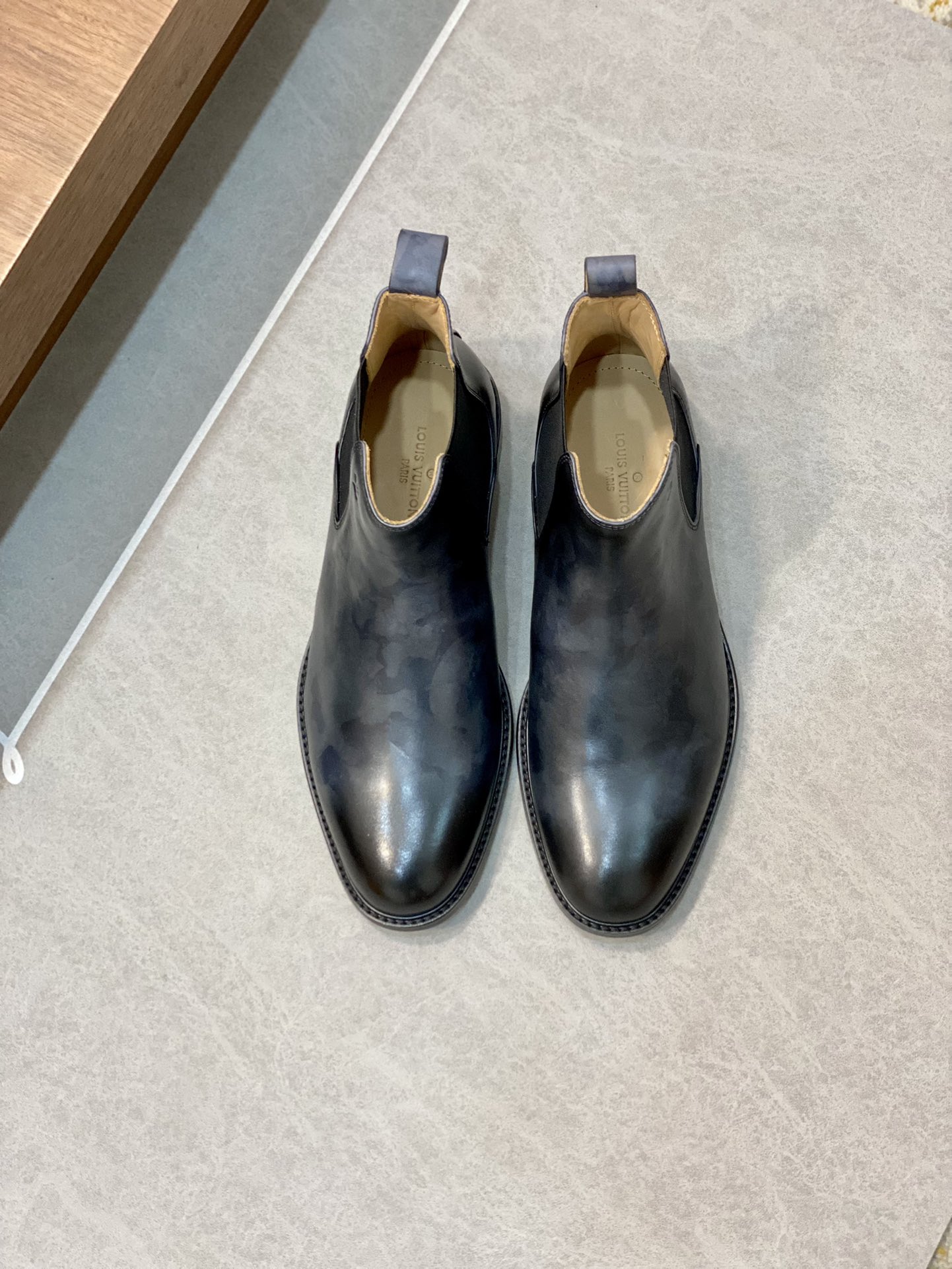 Louis Vuitton Casual Shoes 2023 AAA Replica uk 1st Copy
 Cowhide Fetal Vintage Mid Tops