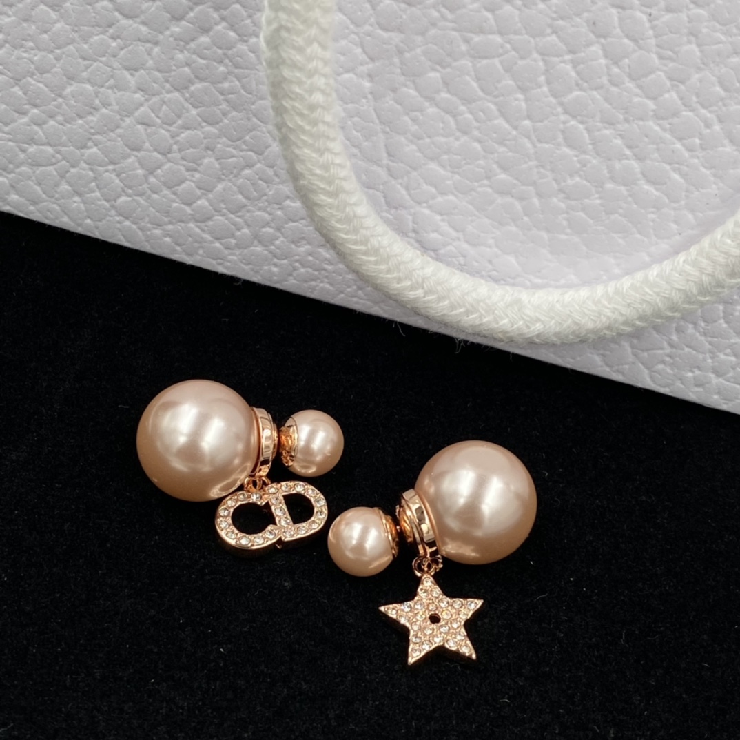 Dior item