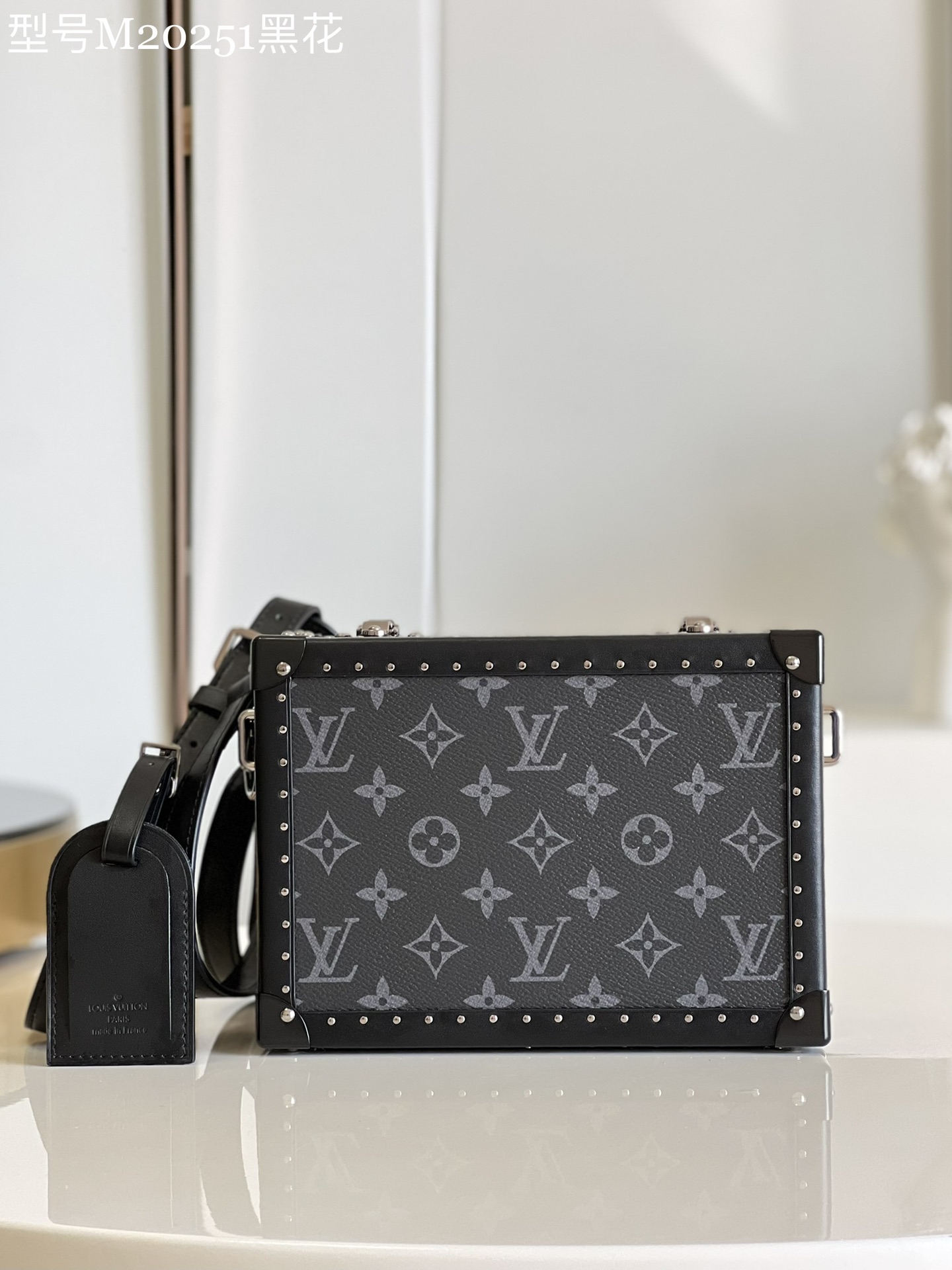 Louis Vuitton Copy
 Bags Handbags UK 7 Star Replica
 Black Monogram Canvas Fashion M20251