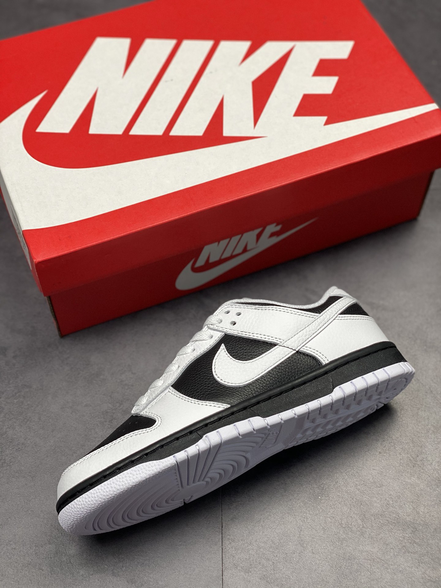 280 Nike Dunk Low “Reverse Panda” 反转熊猫2.0 FD9064-011