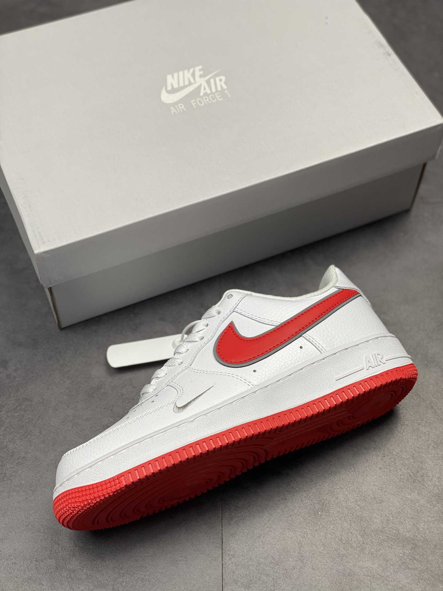 200 Nike Air Force 1 Low 07 白红DX9269-101