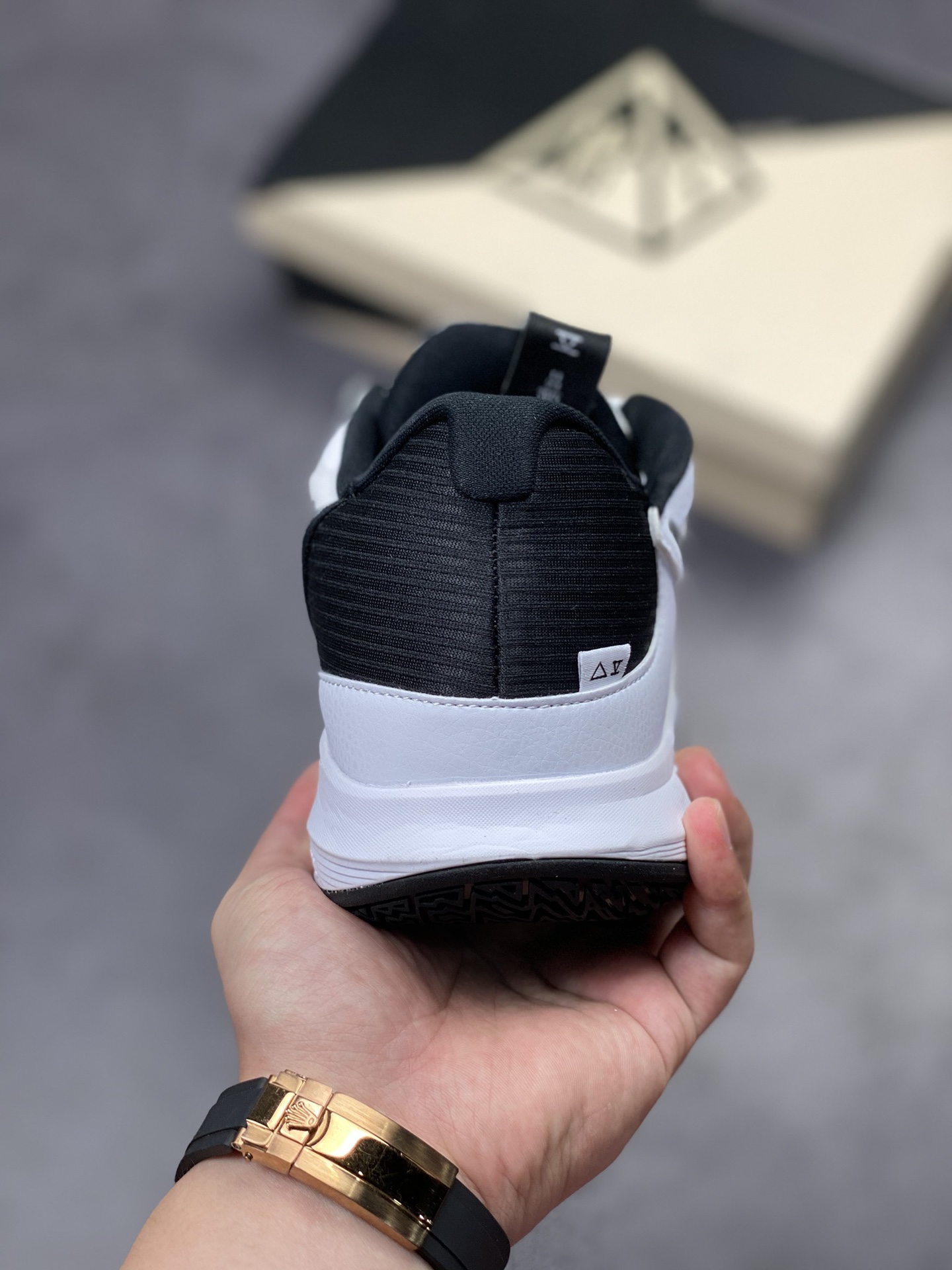 220 Nike Kyrie Low 5 EP 欧文5代 低帮休闲运动篮球鞋DO9617-100