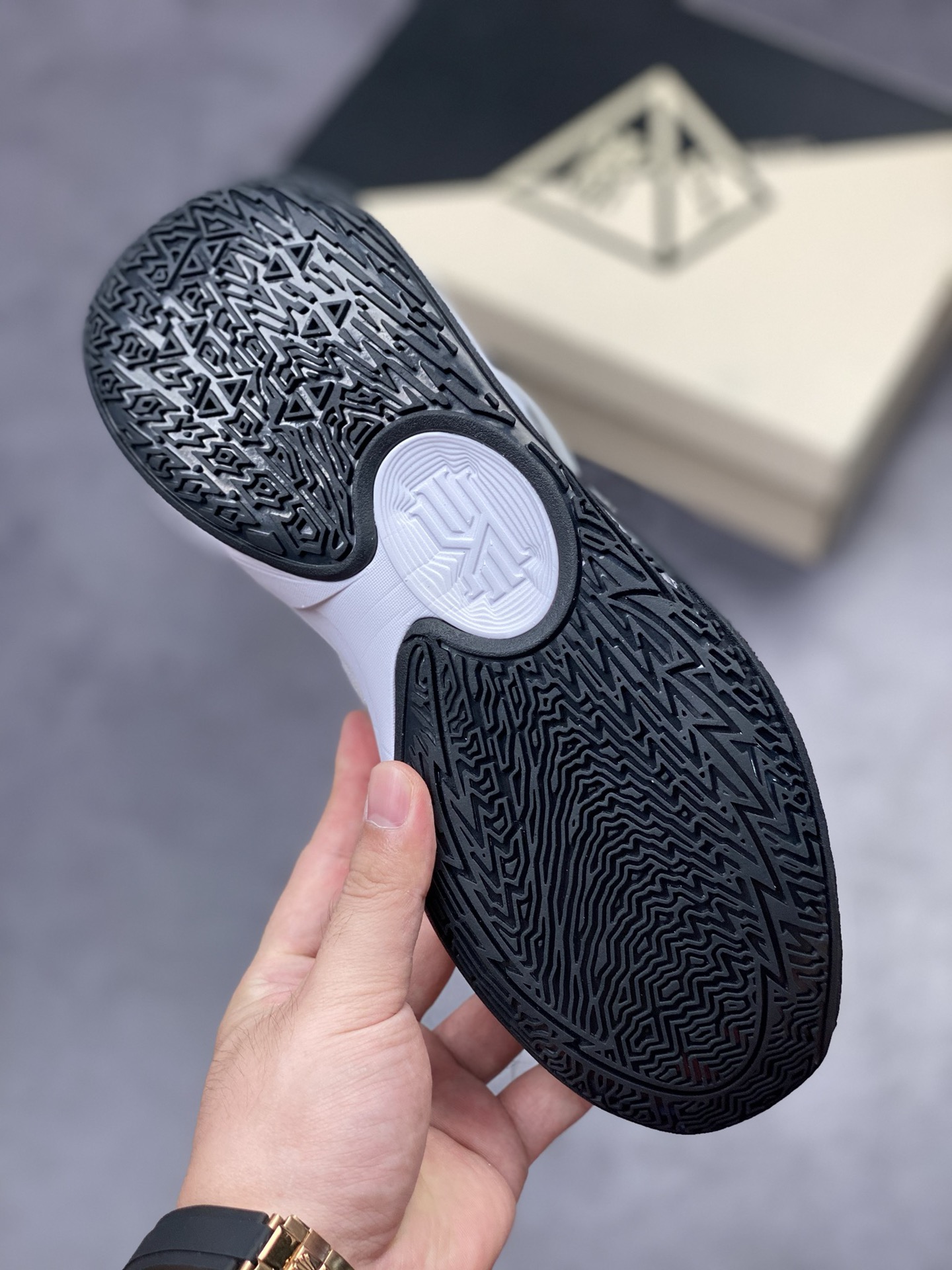 220 Nike Kyrie Low 5 EP 欧文5代 低帮休闲运动篮球鞋DO9617-100