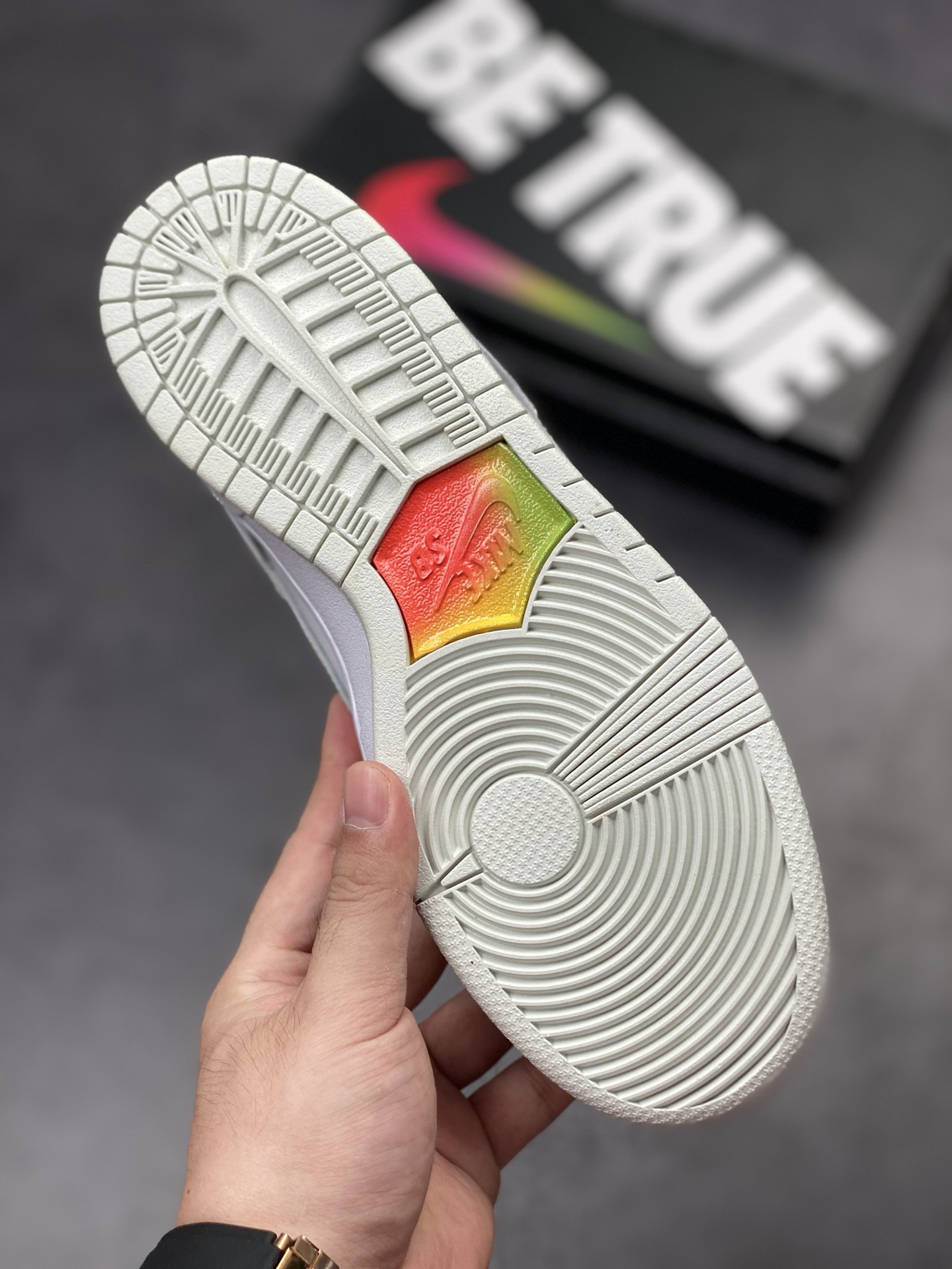 280 Nike SB Dunk Low Pro ”BETRUE” 彩虹渐变 刮刮乐 DR4876-100