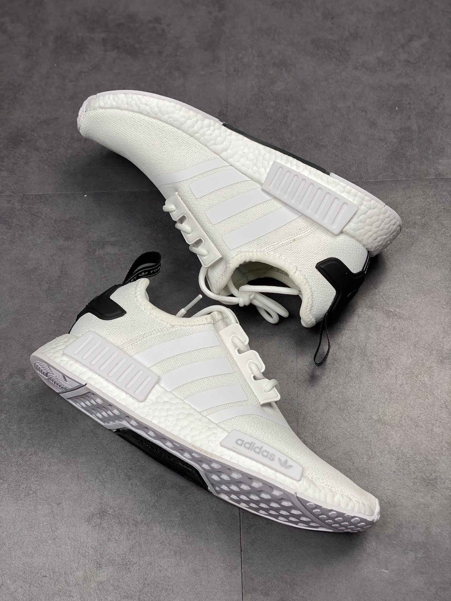 Adidas NMD _R1 Cloud White Tiger Attack Version GY6067