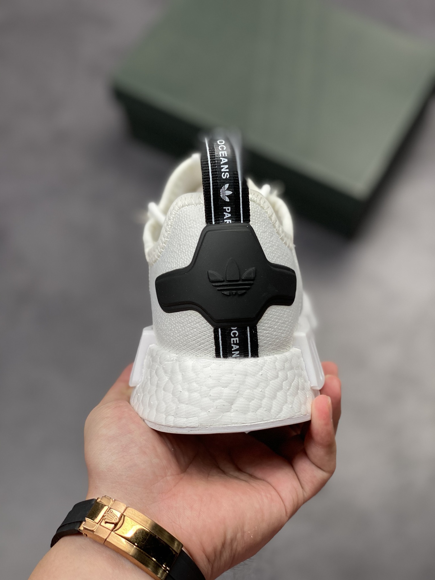 Adidas NMD _R1 Cloud White Tiger Attack Version GY6067