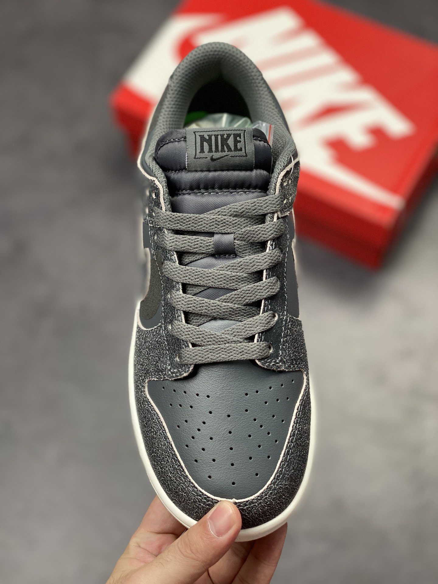 280 Nike SB Dunk Low ”Lron Grey” 灰绿色 DQ7681-001