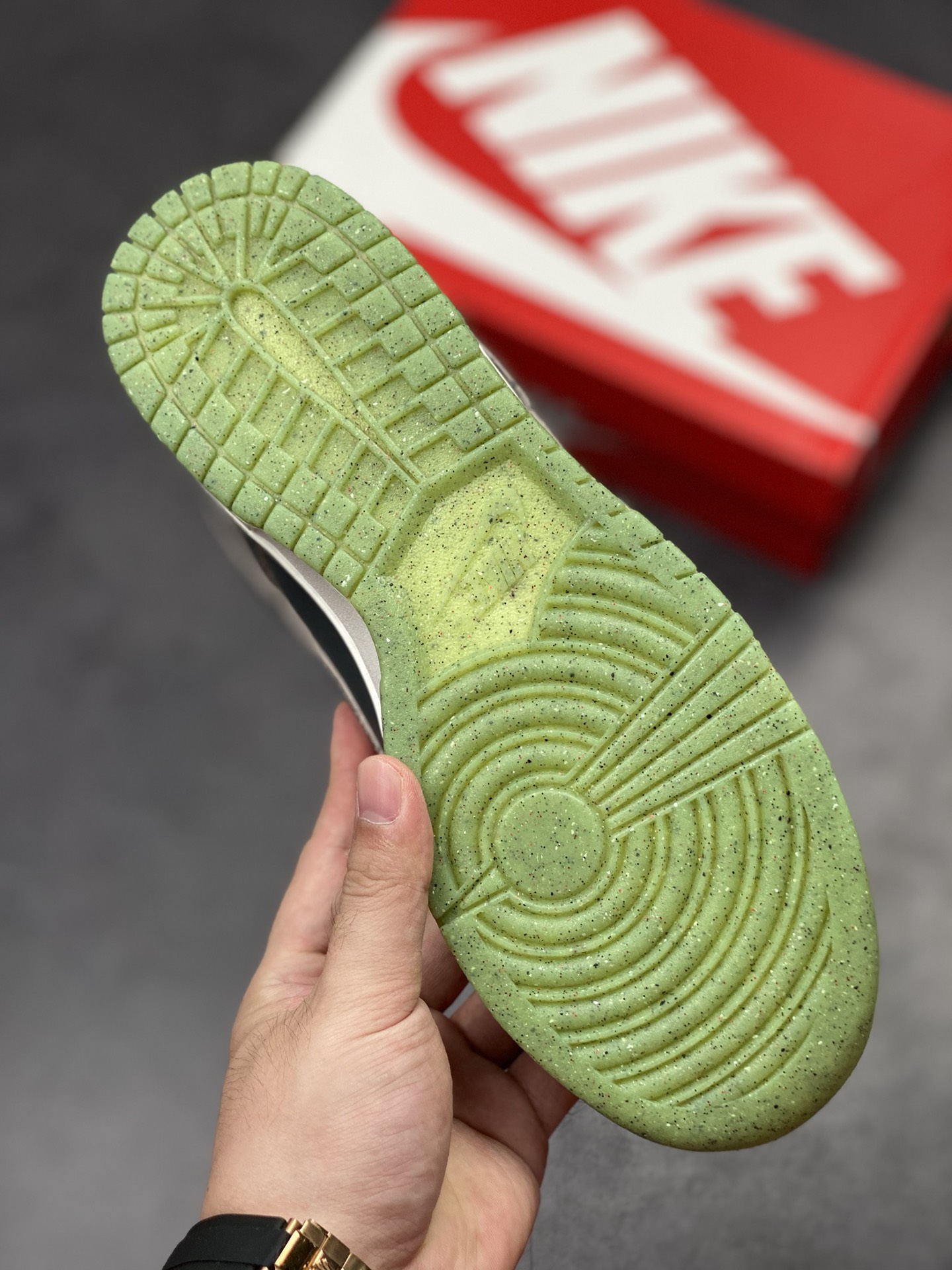 280 Nike SB Dunk Low ”Lron Grey” 灰绿色 DQ7681-001