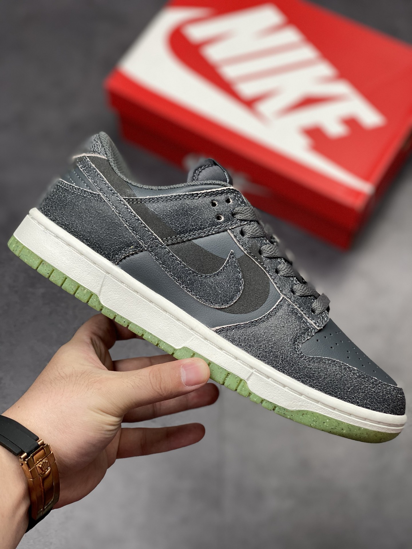 280 Nike SB Dunk Low ”Lron Grey” 灰绿色 DQ7681-001
