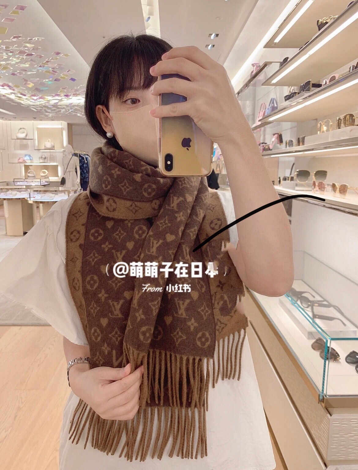 J0 原单品质御用殿堂级极品驴秋冬专柜在售 顶级羊绒长巾.配以精美简约图案组合成经典 Louis Vuitton 路易威登 LV 图案 美丽至极 真的 上身极为衬肤色 百搭 好看不好看自己看吧 品质不用质疑 180*32cm，100%羊绒