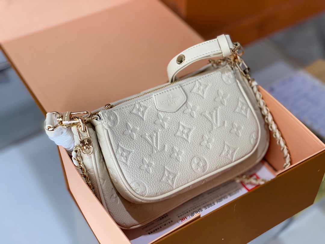 J0 配折叠盒子 Louis Vuitton 路易威登 LV  二合一 压花麻将包 在中国它有一个独有的名字麻将包，超级实用。新颖别致尺寸：24 13