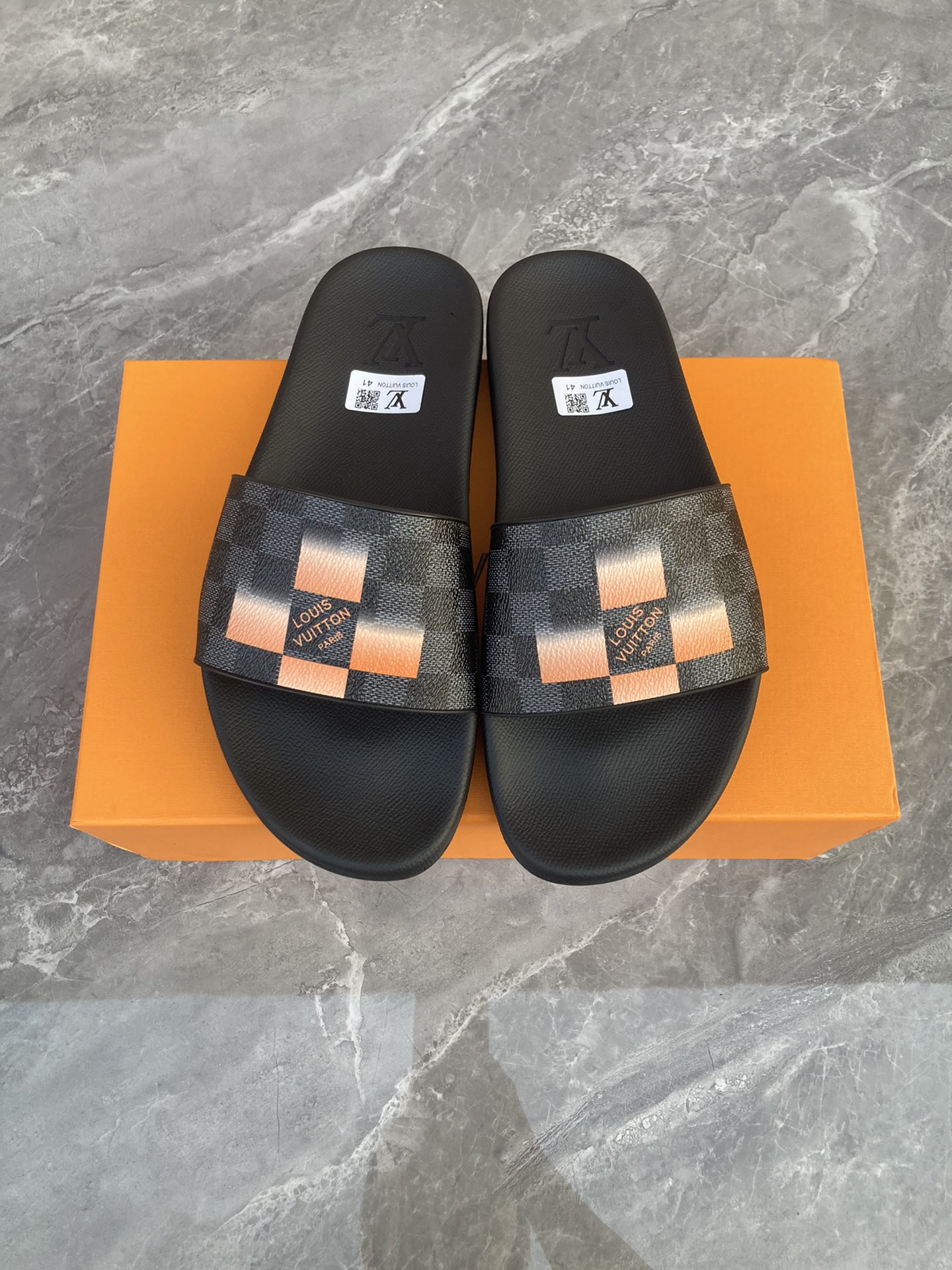 NO:244140,LouⅰsⅤuⅰtton couple style, private model, beautiful upper Size: 35-46, slippers, slippers19860909LouⅰsⅤuⅰtton情侣款,私家模,美观鞋面 Size:35-46,拖鞋,slippers,Women's Shoes