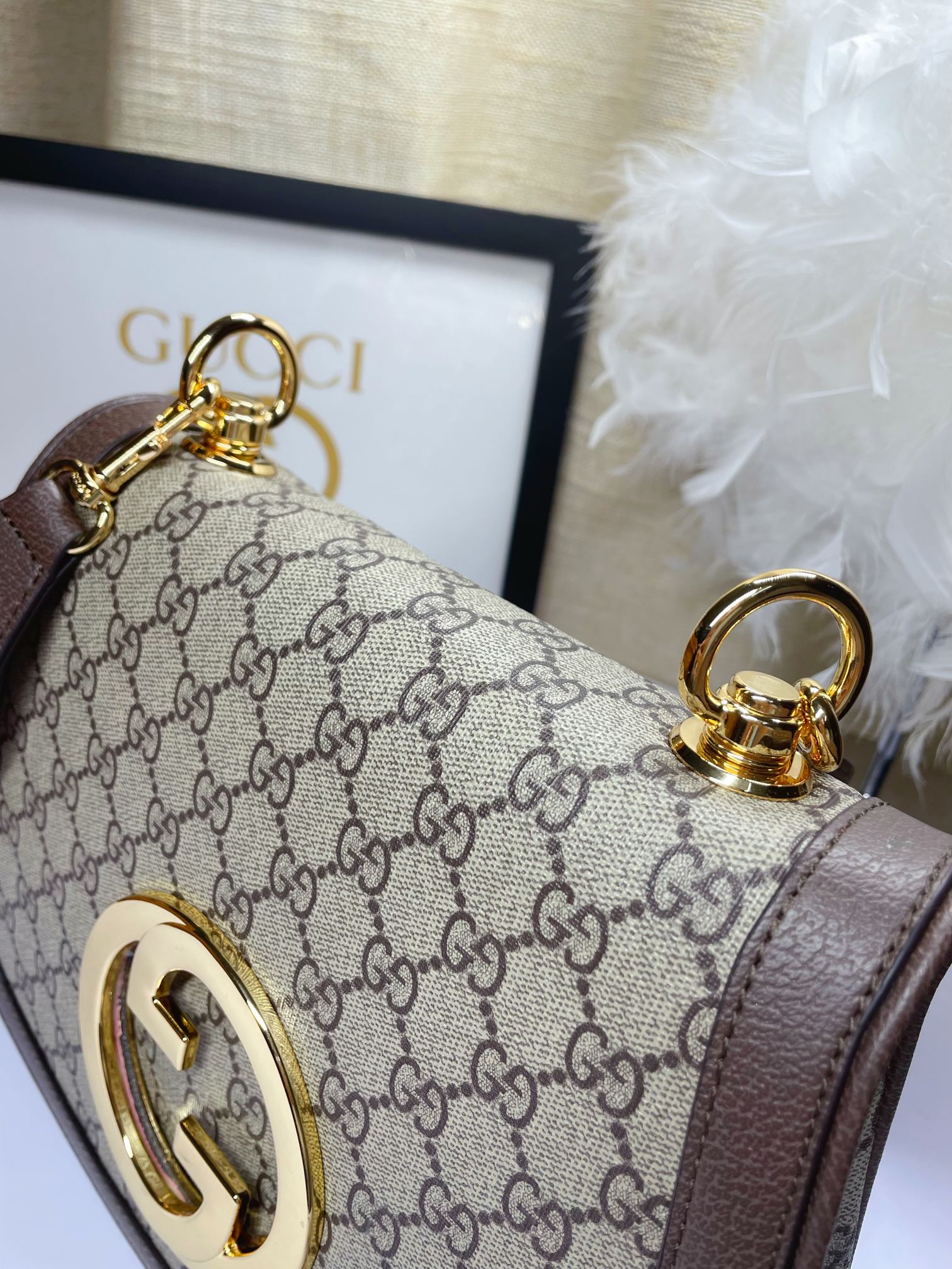 グッチ 中号肩背包 圆形デザインと双Gロゴの魅力