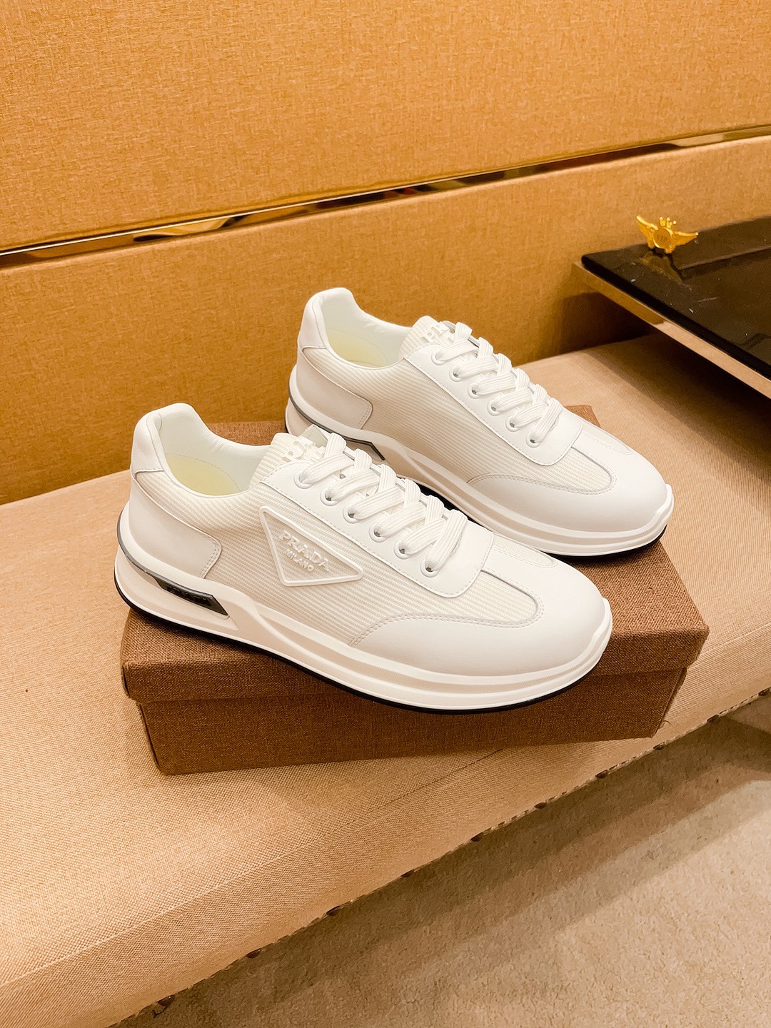 I5 普拉达男鞋高端品牌 官网1：1最新力作：鞋面采用意大利进口头层牛皮搭配 舒适透气内里原版防滑耐磨大底制作，让行走更加便捷舒适，惊世之作，与官方的质量相比美的1：1复刻[色]打造时尚个性衬托你的与众不同潮男必备!经典