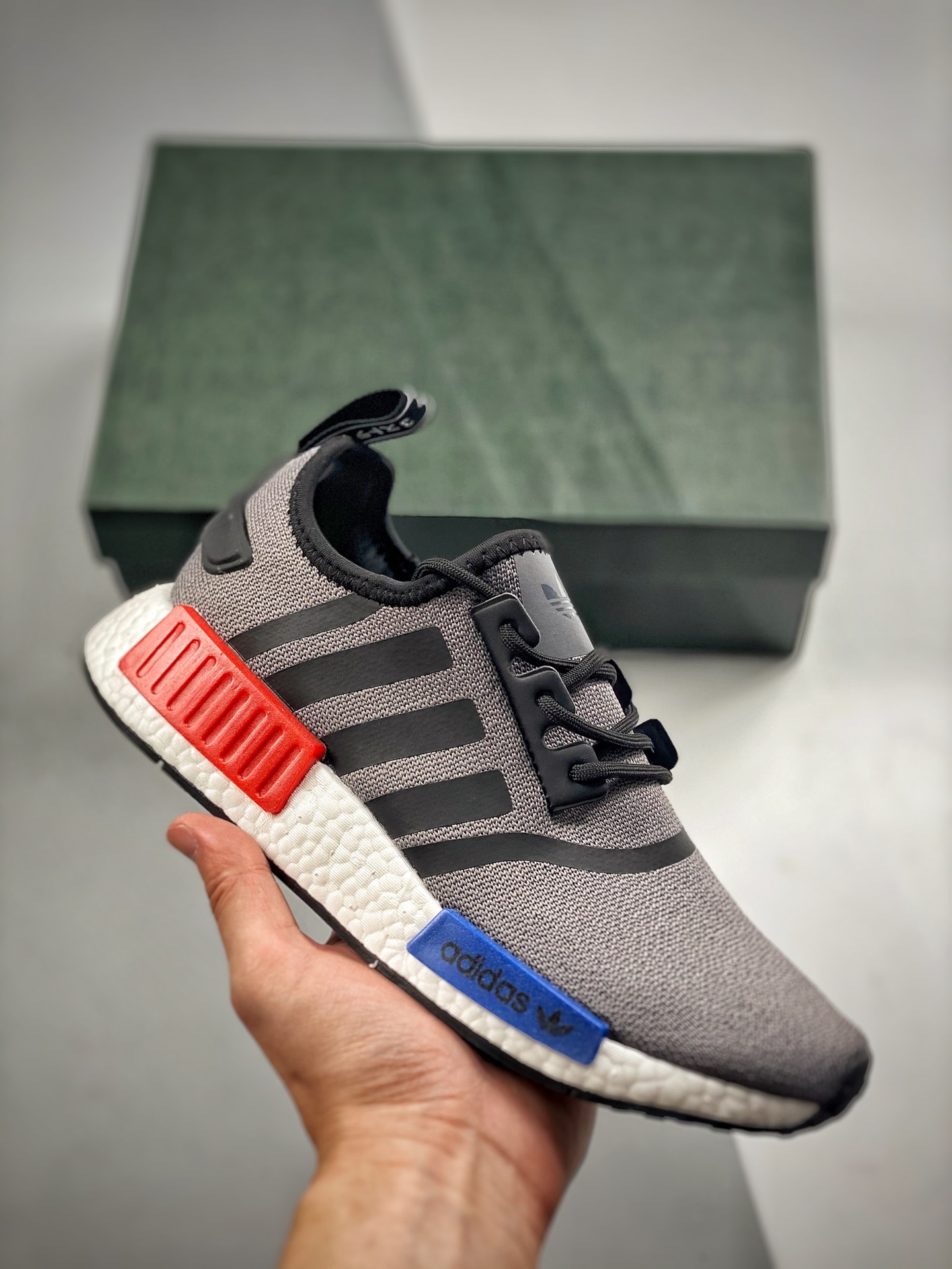 Núcleo 2 AD Boost NMD R1, nueva combinación de colores de la serie clásica de zapatillas de running. Parte superior de …