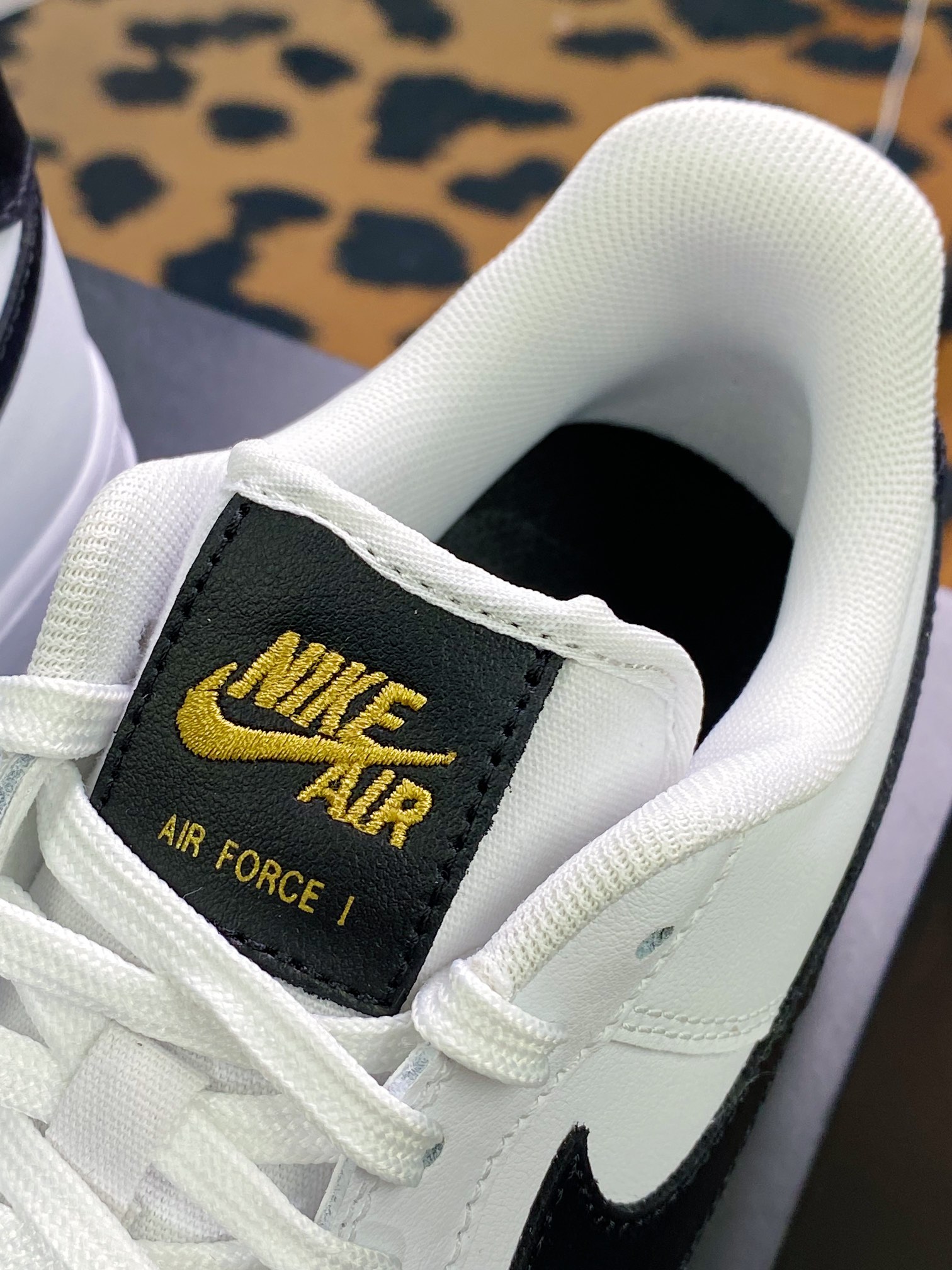 200 Air Force 1’07 Low”White/Black/Gold”空军一号经典低帮百搭休闲运动板鞋CZ0270-102-莆田鞋,莆田鞋货源,高仿鞋,高仿鞋货源,安福档口,莆田高仿鞋,莆田鞋批发,高仿鞋批发,莆田高仿运动鞋,高仿运动鞋,莆田运动鞋 200 Air Force 1’07 Low”White/Black/Gold”空军一号经典低帮百搭休闲运动板鞋CZ0270-102