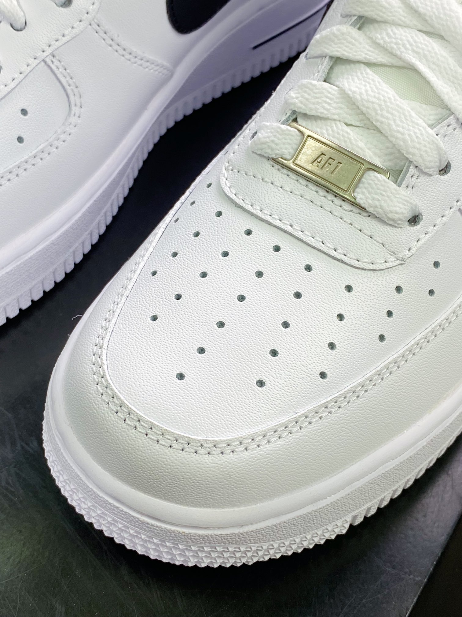 200 Air Force 1’07 Low GS”White/Black”空军一号经典低帮“硬皮白黑钩黑标”CT7724-100