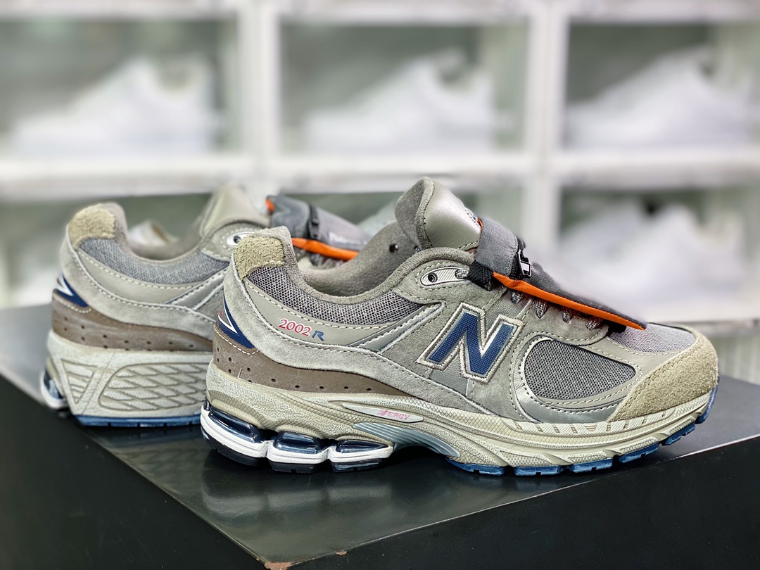 2002R ”Grey” series retro daddy style casual sports jogging shoes ”castle dark blue small pocket” M2002RVA