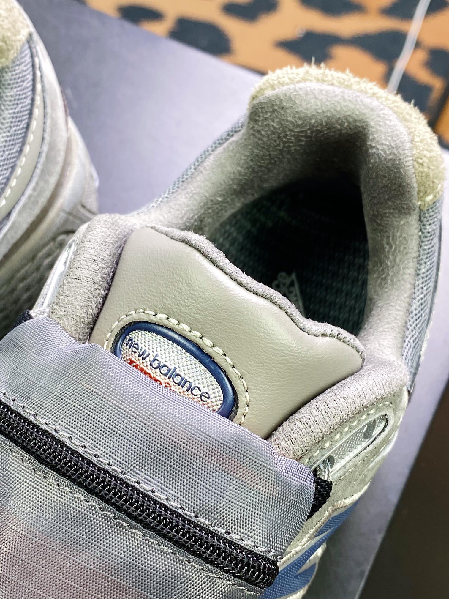 2002R ”Grey” series retro daddy style casual sports jogging shoes ”castle dark blue small pocket” M2002RVA