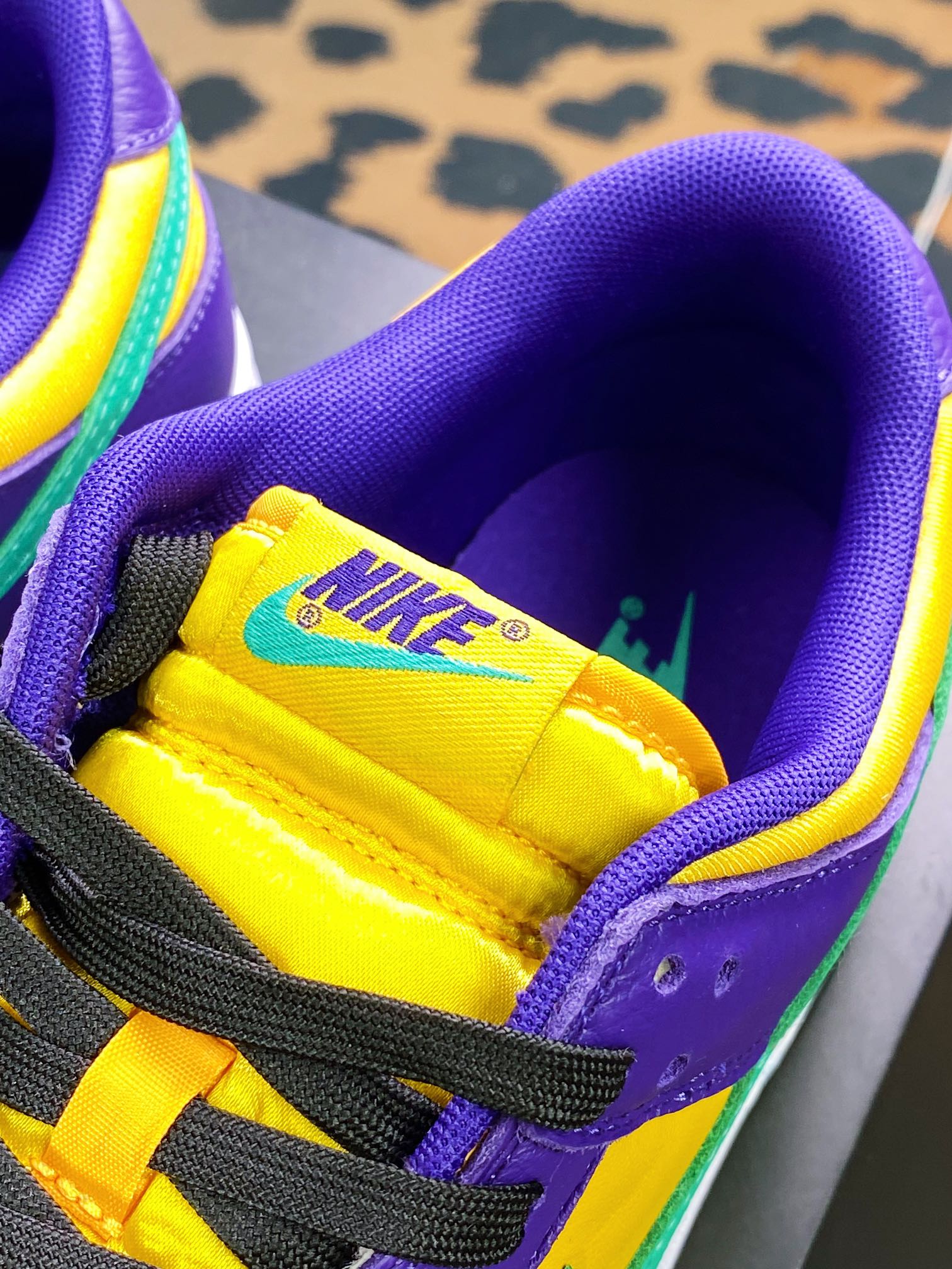 260 耐克 WMNS SB Dunk Low LX”Lisa Leslie”扣篮系列低帮休闲运动滑板板鞋“紫黄色洛杉矶火花”DO9581-500