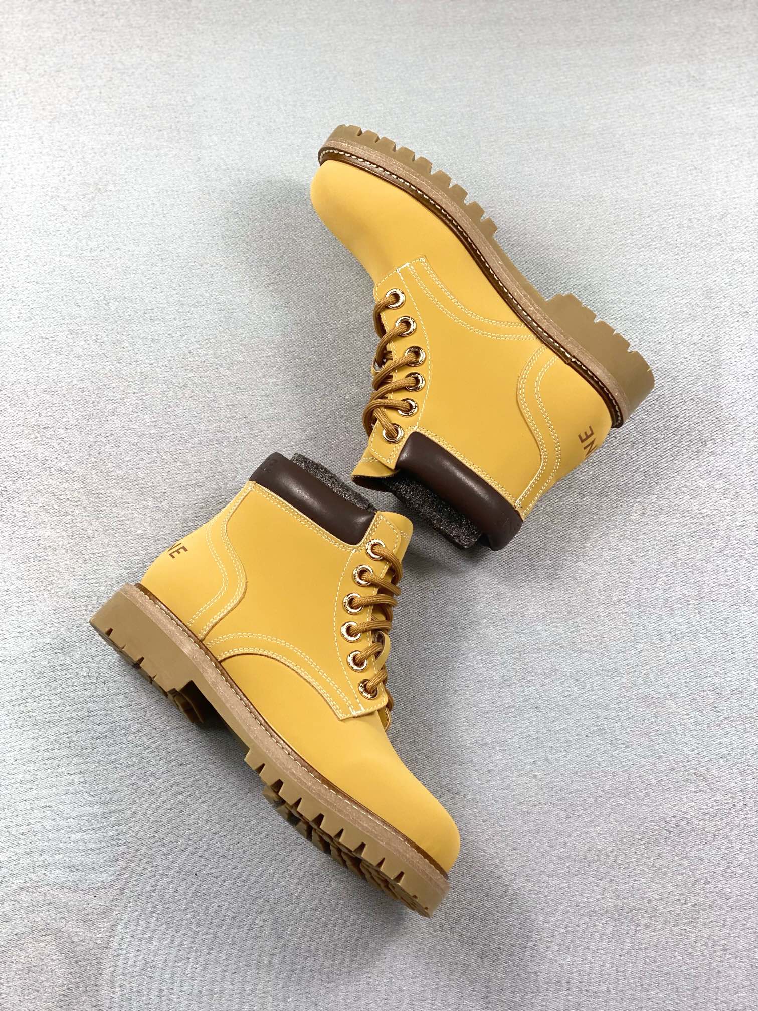 Celine Lace Up Boots ”Wheat” Celine all-match British style mid-tube locomotive goddess military uniform Martin boots 2022 autumn and winter new products