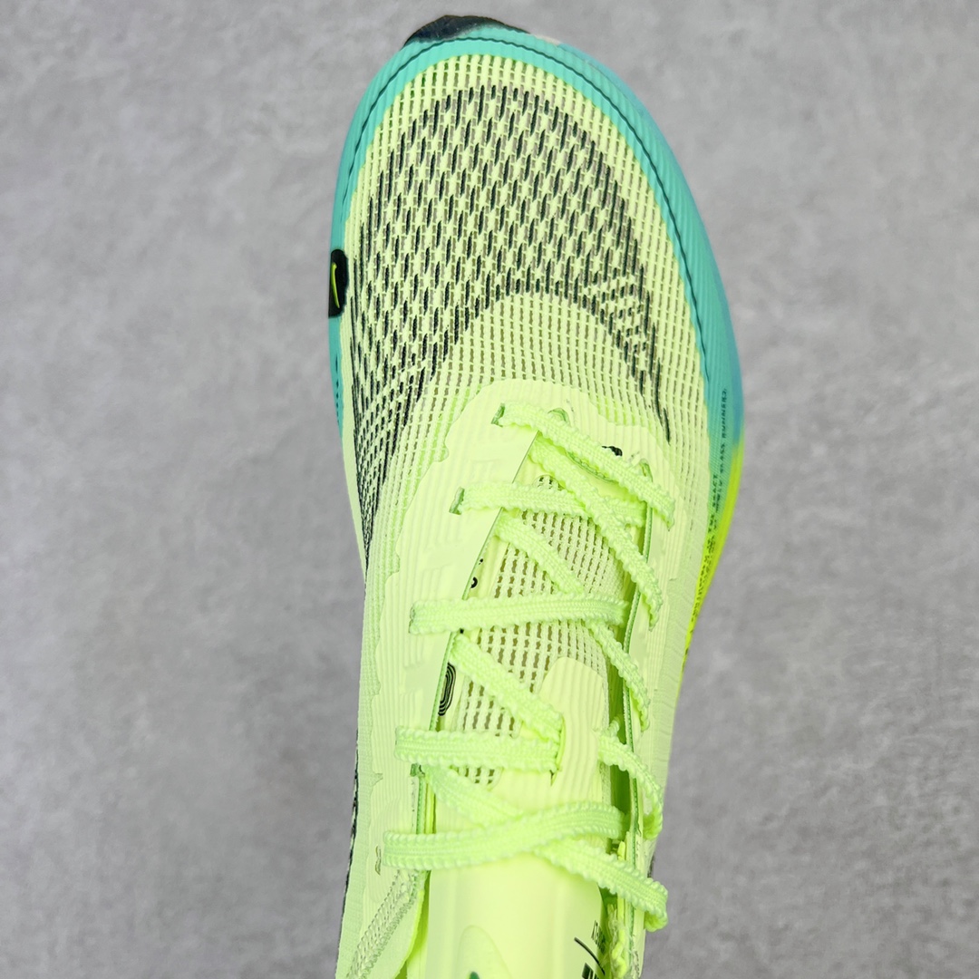 图片[4]-＃纯原福利 NK ZoomX Vaporfly Next% 马拉松二代跑鞋 细节整体升级 这款next%和上一款4%的鞋最大区的别于在鞋面面料 鞋面使用了全新 Vaporweave 科技 这种类似蝉翼的材质相比 Flyknit 更加轻薄透气 非对称的鞋带系统和泡棉护垫的加入令舒适度更高 鞋头辅以超大的 Swoosh 点缀 再配上流线型外观设计 时尚感十足 尺码：36 36.5 37.5 38 38.5 39 40 40.5 41 42 42.5 43 44 44.5 45-选品中心