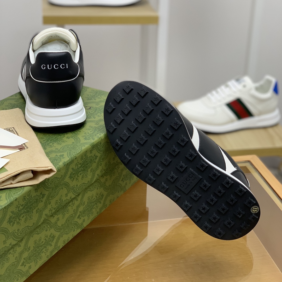 Gucci古驰   采用黑白拼色男士运动跑鞋
