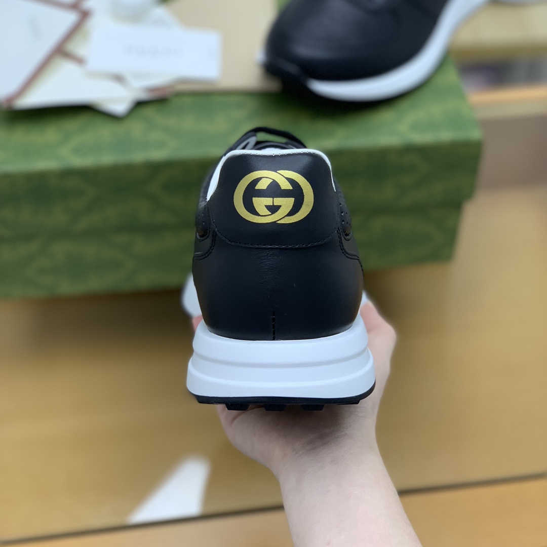 Gucci古驰  采用黑色字母压花男士运动跑鞋