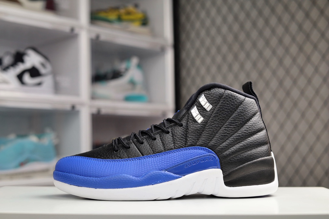 K0 顶级纯原版本 原档案原数据开发版型原档案原楦开发版型采用进口荔枝纹牛头层皮革材质原厂流水成型工艺厂级拉帮注胶效果 采用全掌Air Zoom气垫及中底内置大面积碳塑板 质感拉满耐克Nike Air Jordan 12 Retro “Hyper Royal” 皇家蓝 乔丹AJ12代复古休闲文化篮球鞋。