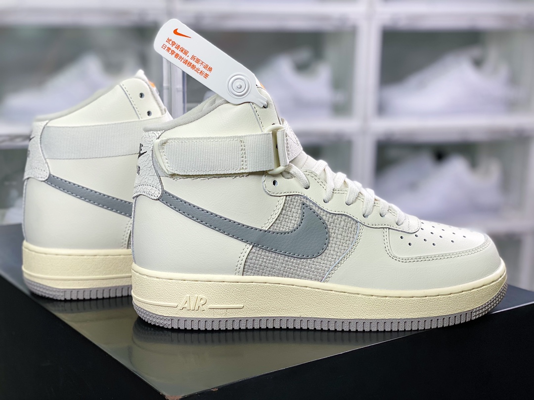 Air Force 1'07 LV8 High Vintage ”Sail and Medium Grey” Classic High Top Leather DM0209-100