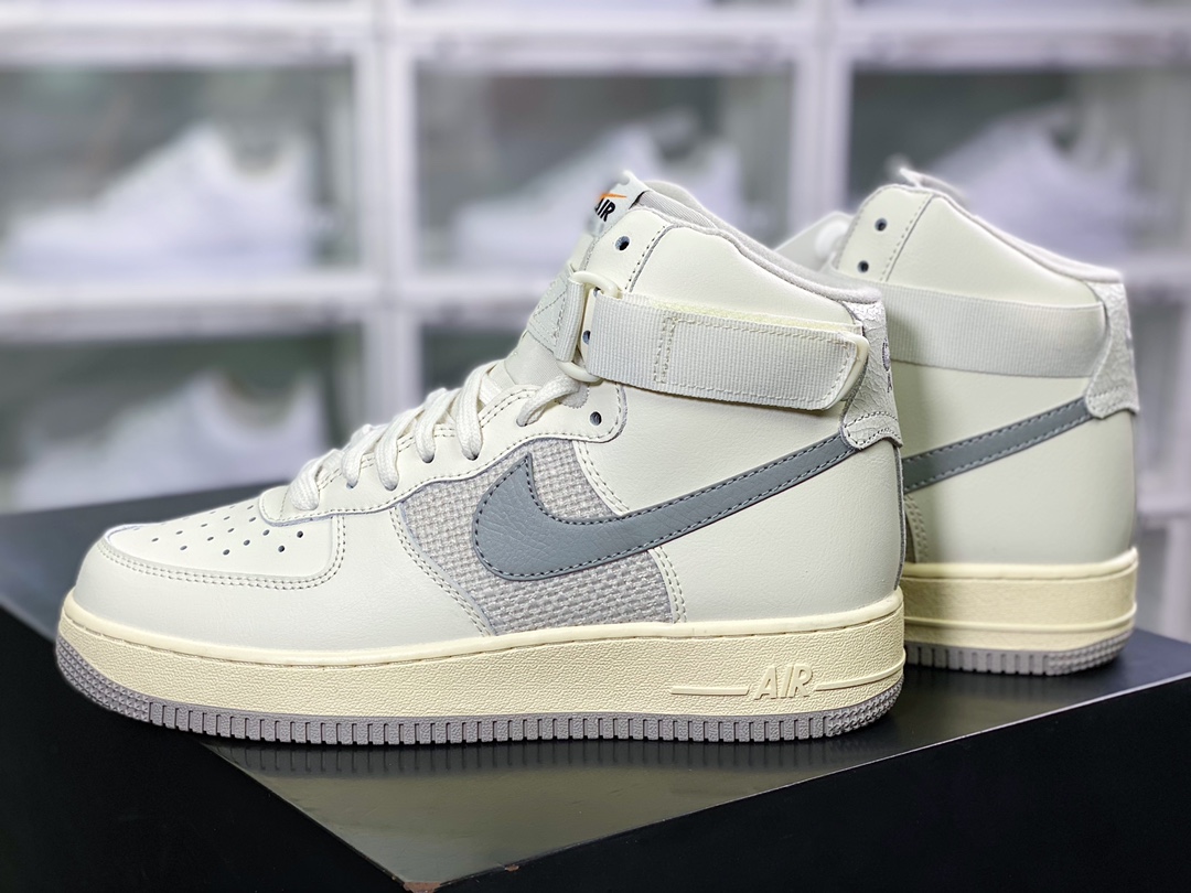 Air Force 1'07 LV8 High Vintage ”Sail and Medium Grey” Classic High Top Leather DM0209-100