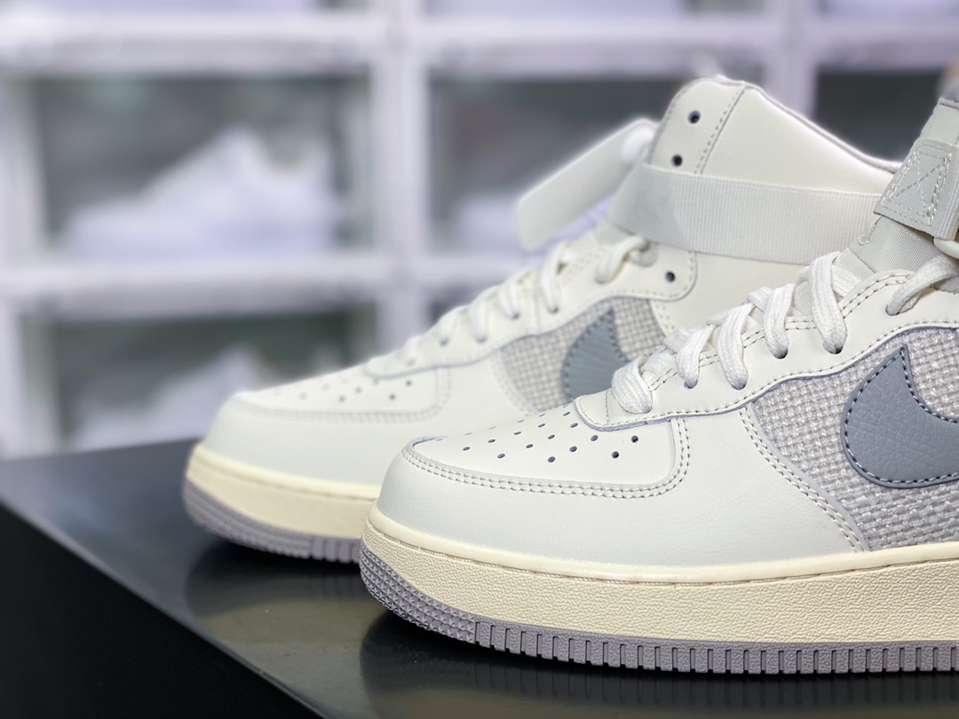 Air Force 1'07 LV8 High Vintage ”Sail and Medium Grey” Classic High Top Leather DM0209-100